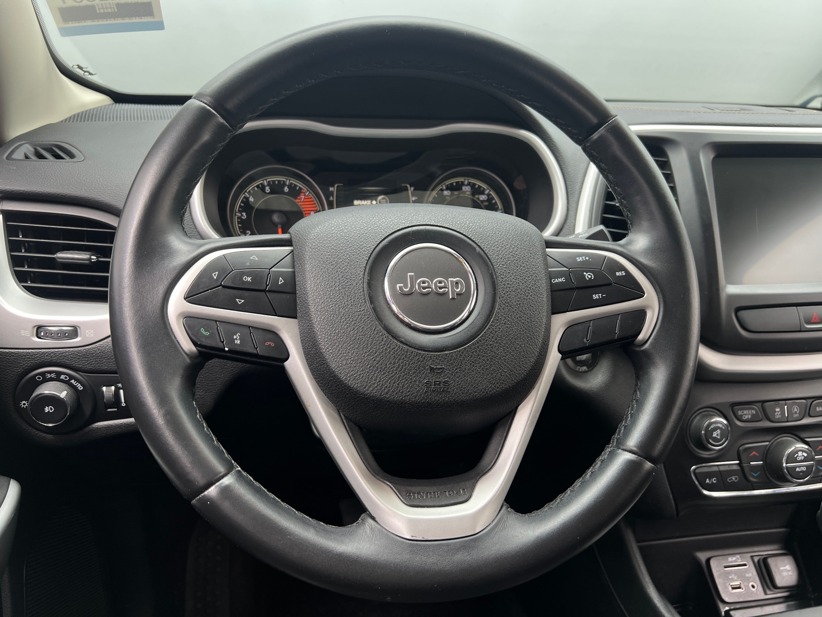 Thumbnail: 2018 Jeep Cherokee - 5