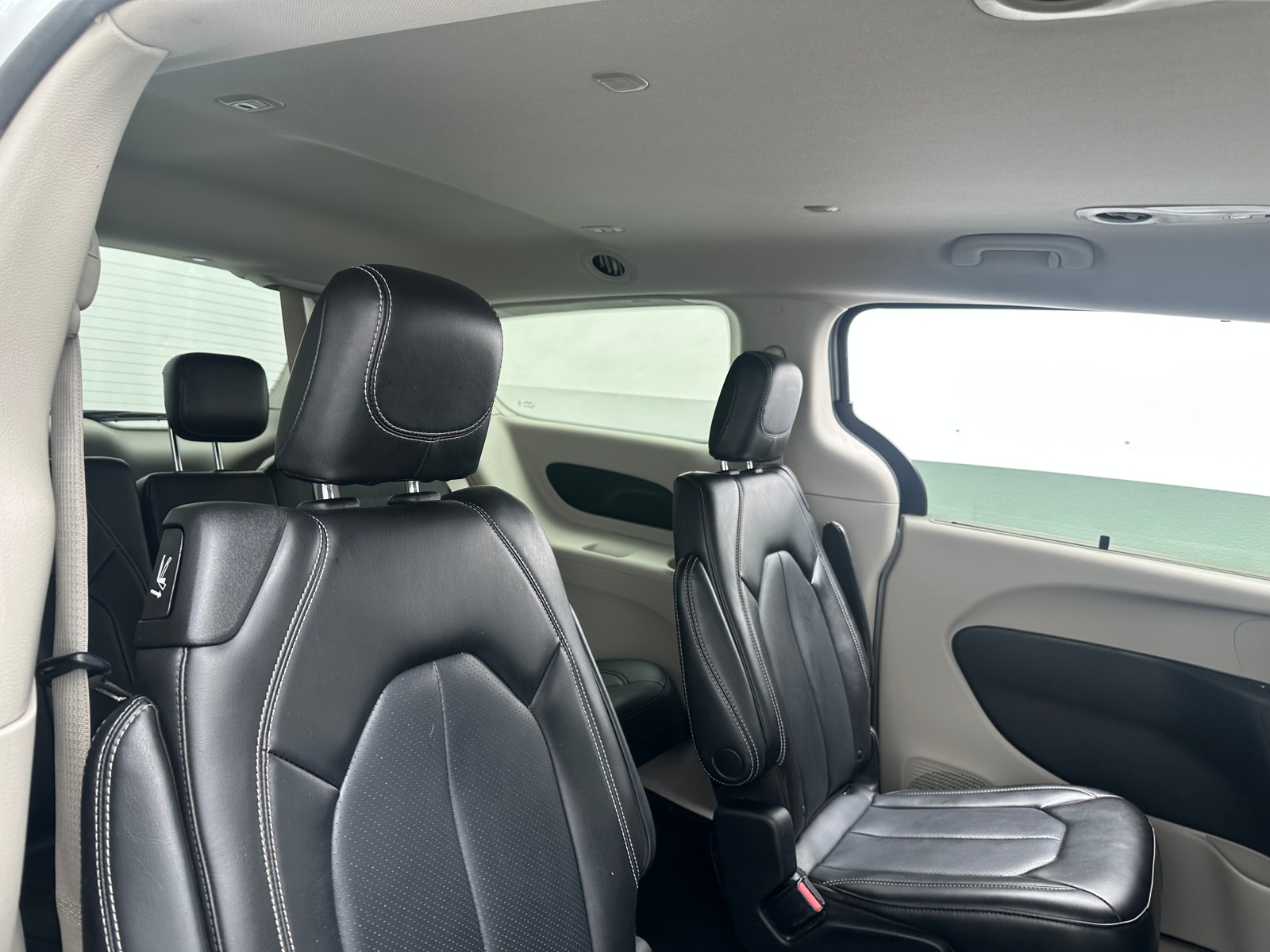 Thumbnail: 2023 Chrysler Pacifica - 5