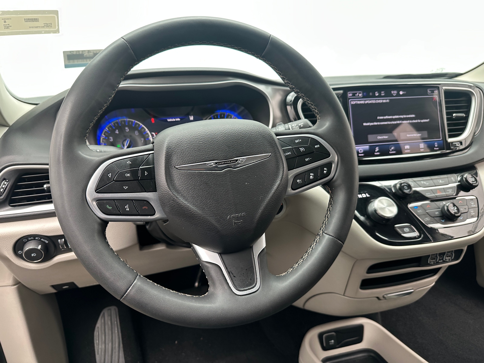 Thumbnail: 2023 Chrysler Pacifica - 4