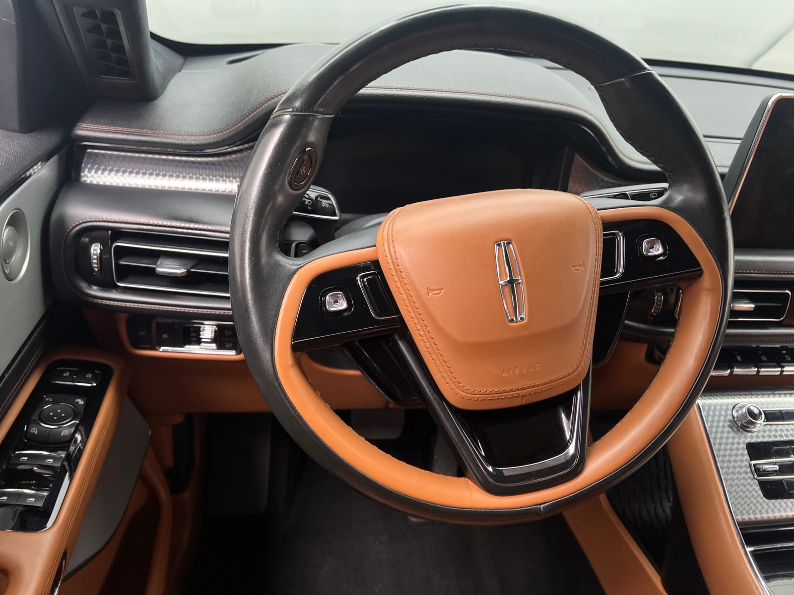 Thumbnail: 2022 Lincoln Aviator - 4