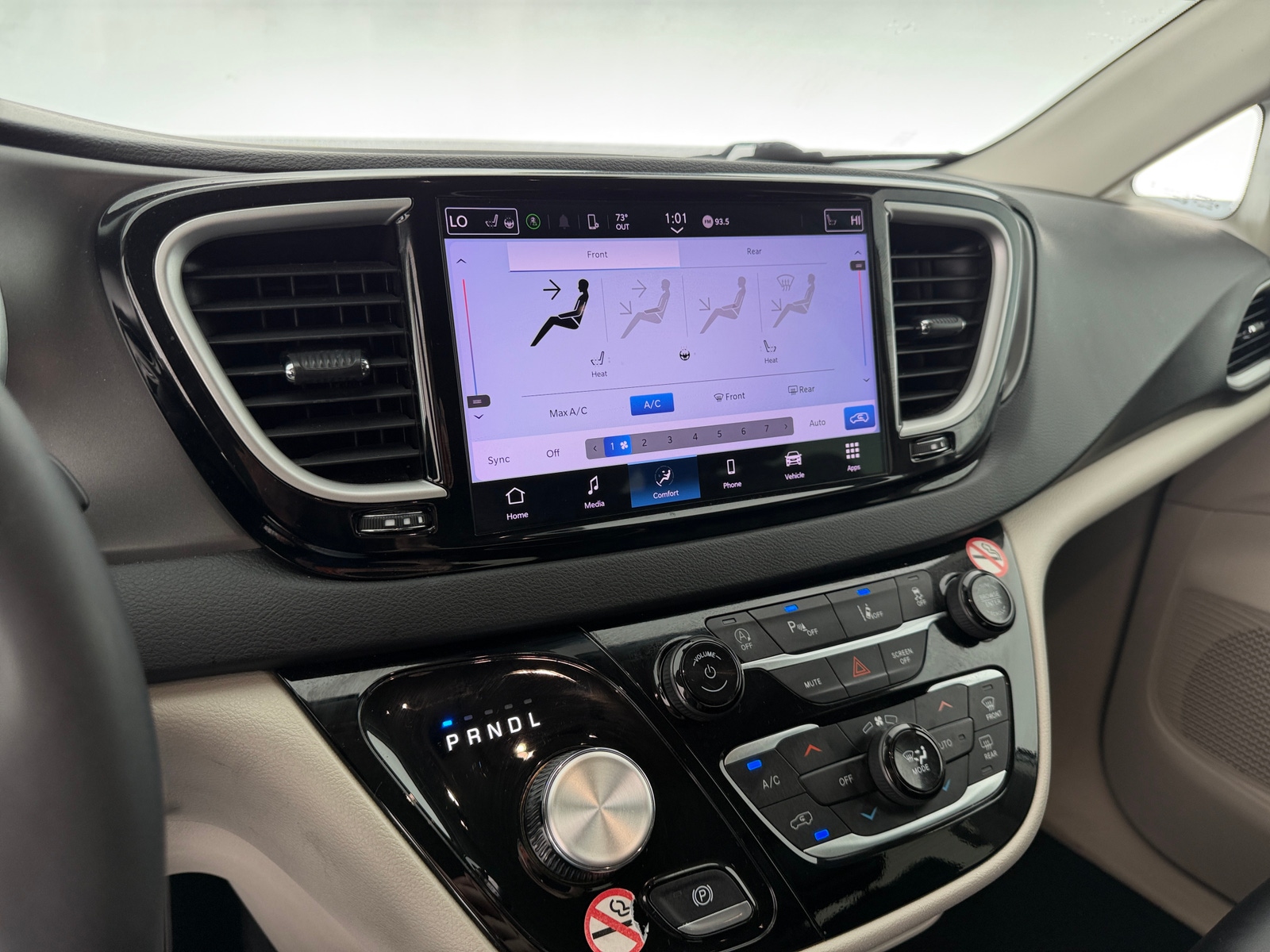 Thumbnail: 2024 Chrysler Pacifica - 3