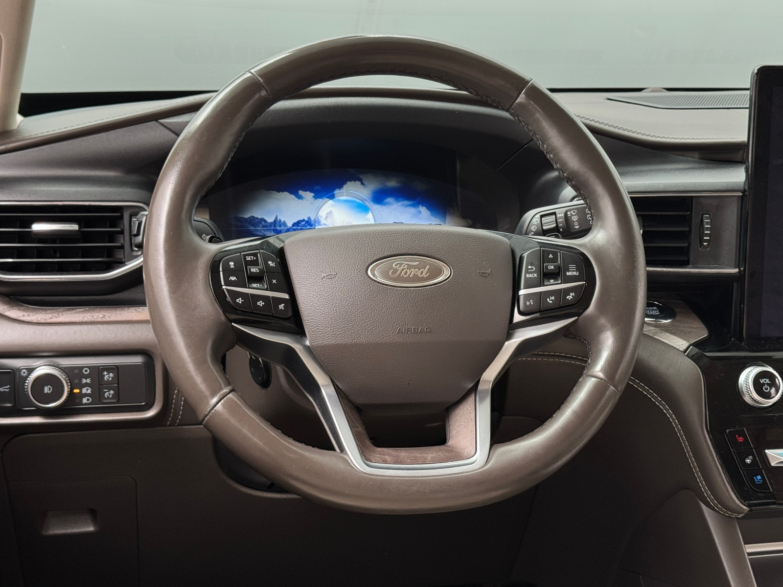 Thumbnail: 2021 Ford Explorer - 4