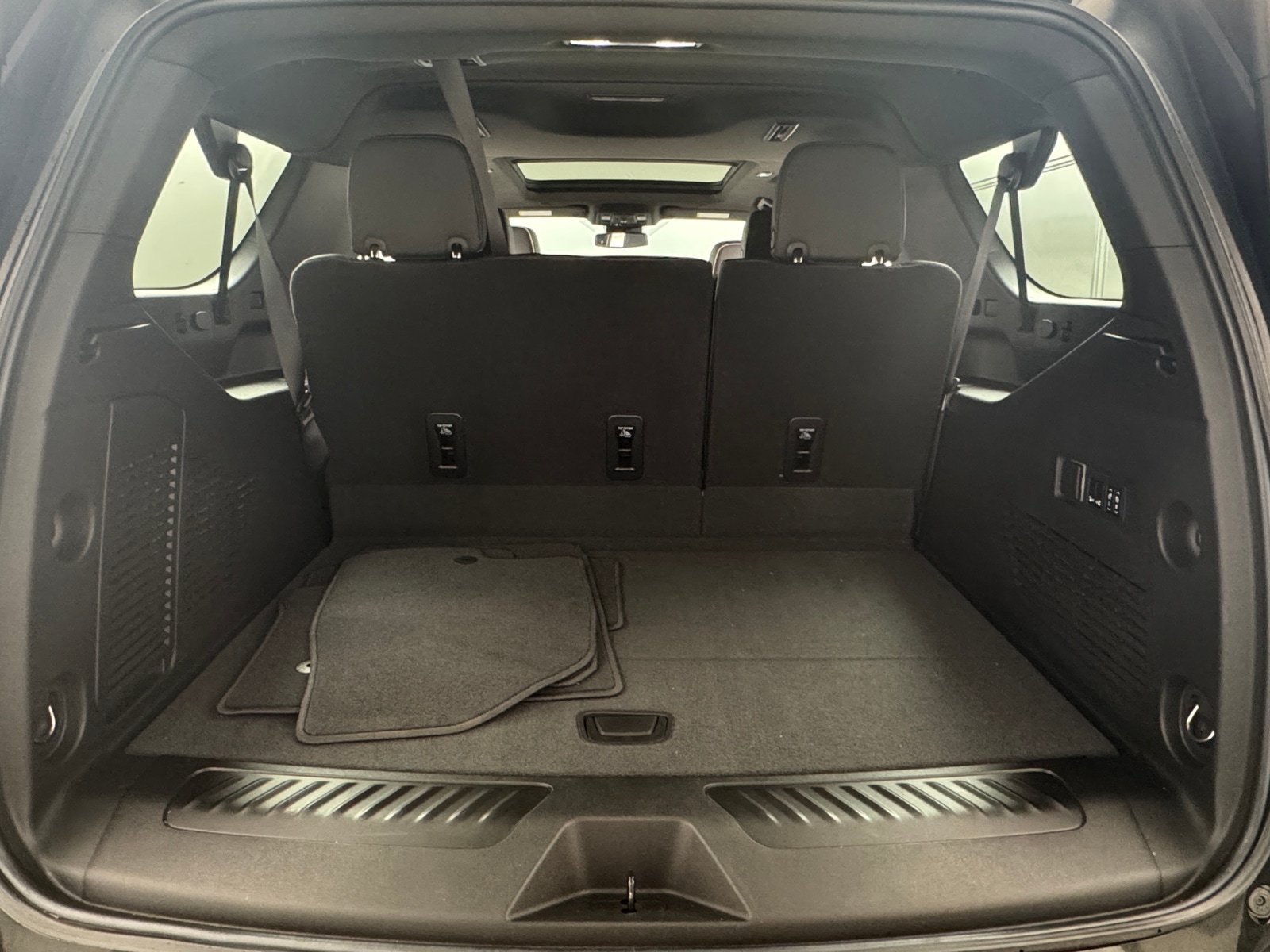Thumbnail: 2023 GMC Yukon XL - 6