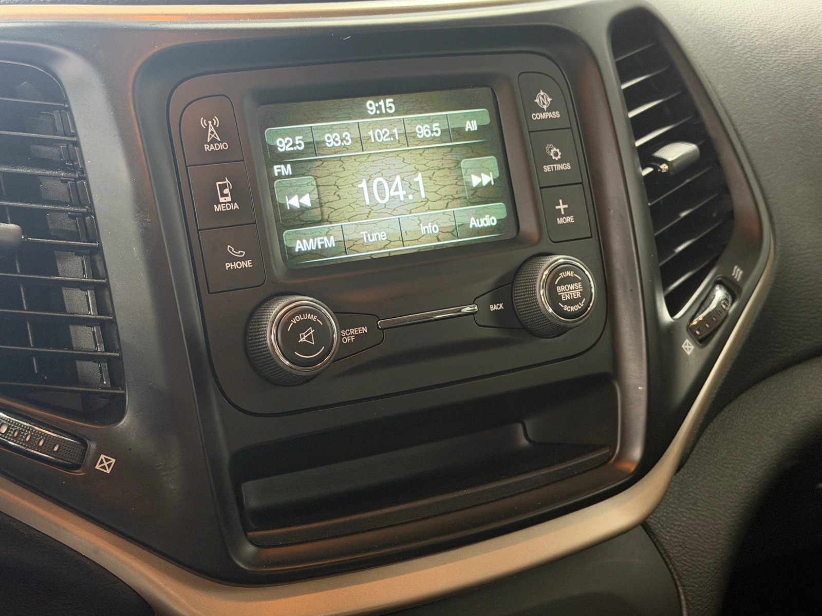 Thumbnail: 2018 Jeep Cherokee - 4