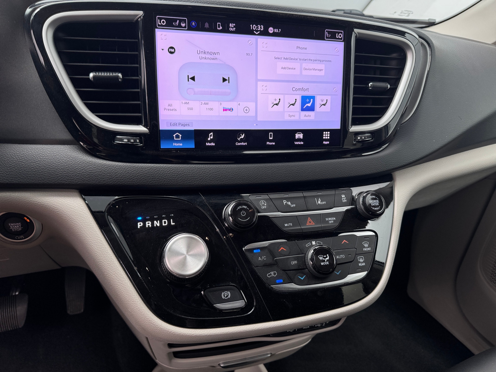 Thumbnail: 2024 Chrysler Pacifica - 3