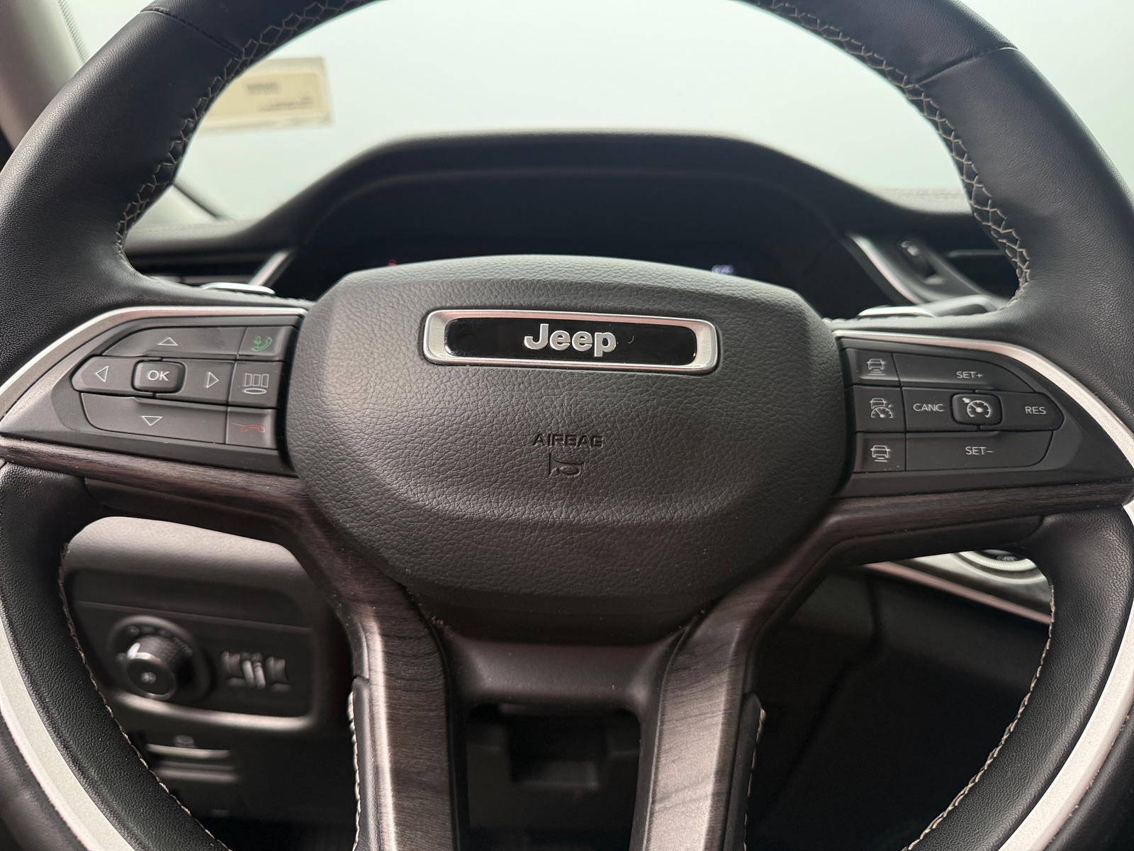 Thumbnail: 2022 Jeep Grand Cherokee L - 4