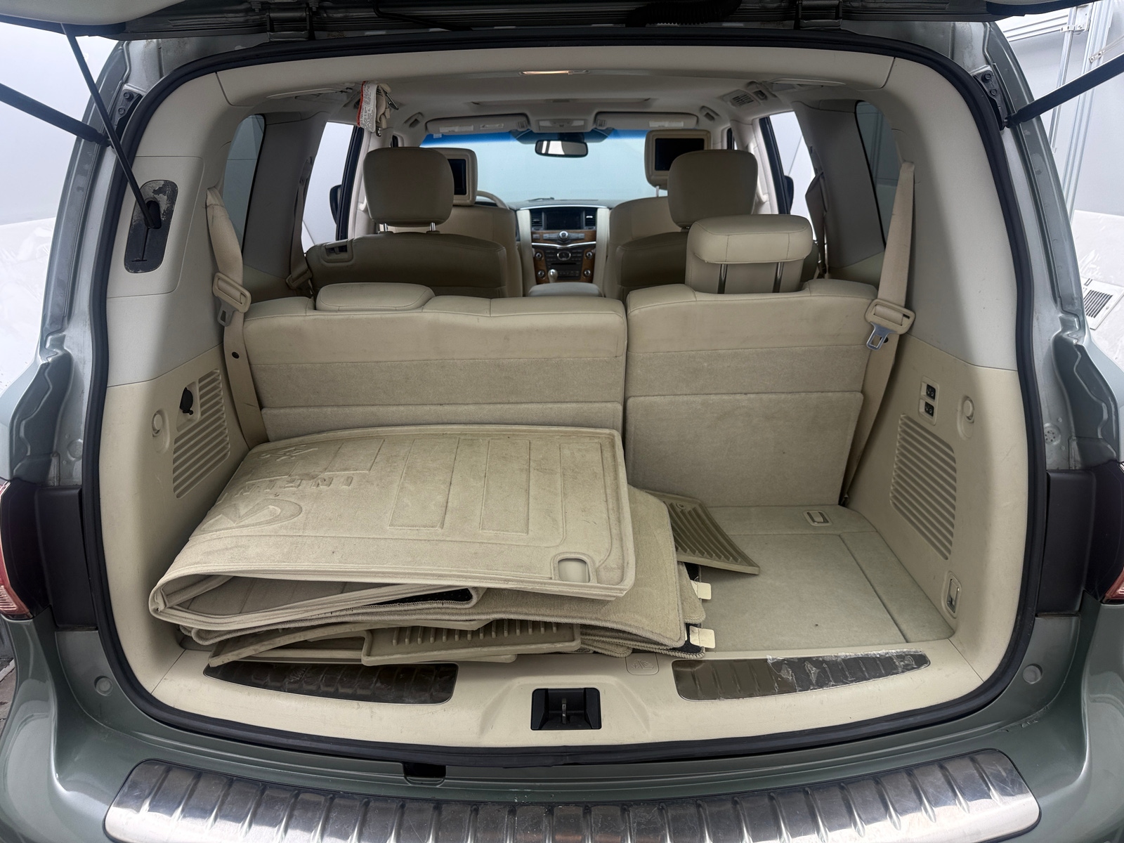 Thumbnail: 2011 INFINITI QX56 - 6