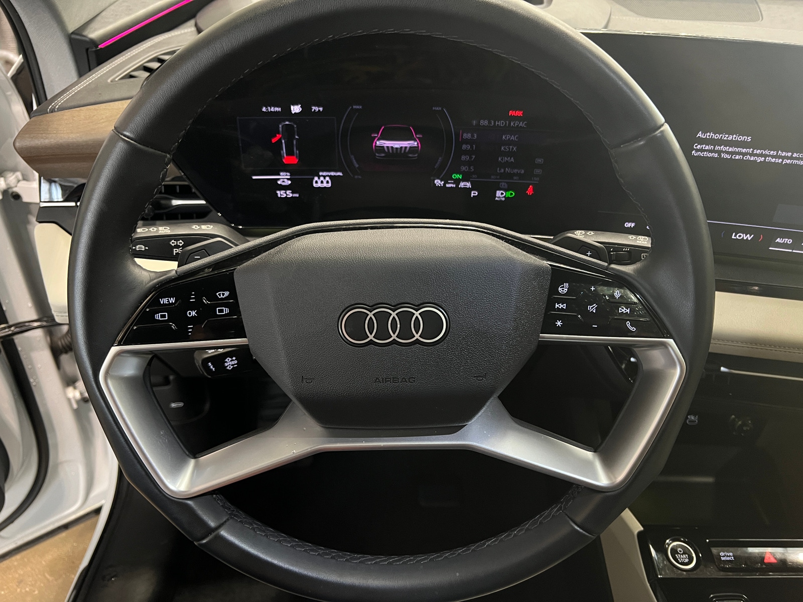 Thumbnail: 2025 Audi Q6 e-tron - 4