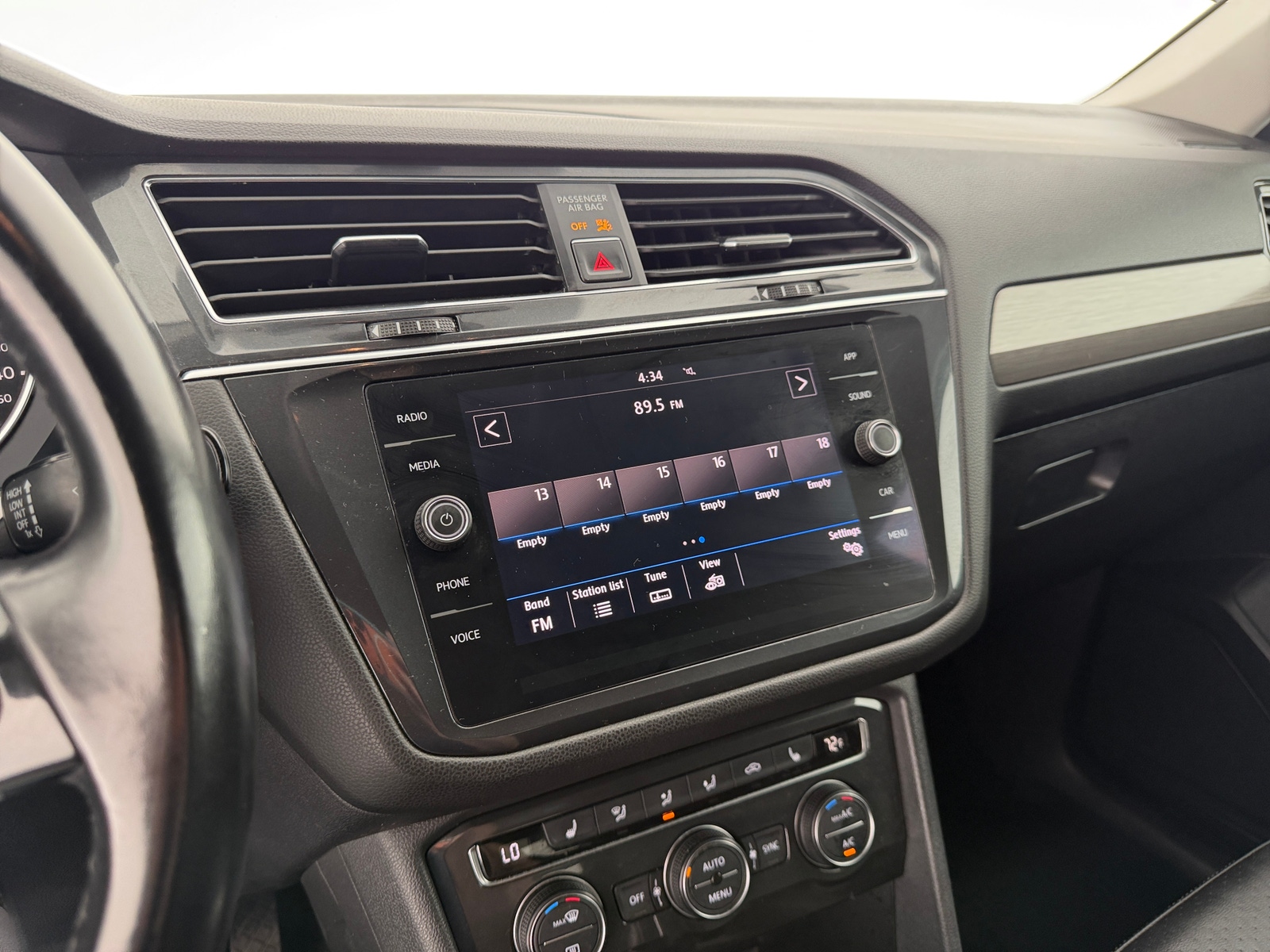 Thumbnail: 2018 Volkswagen Tiguan - 3