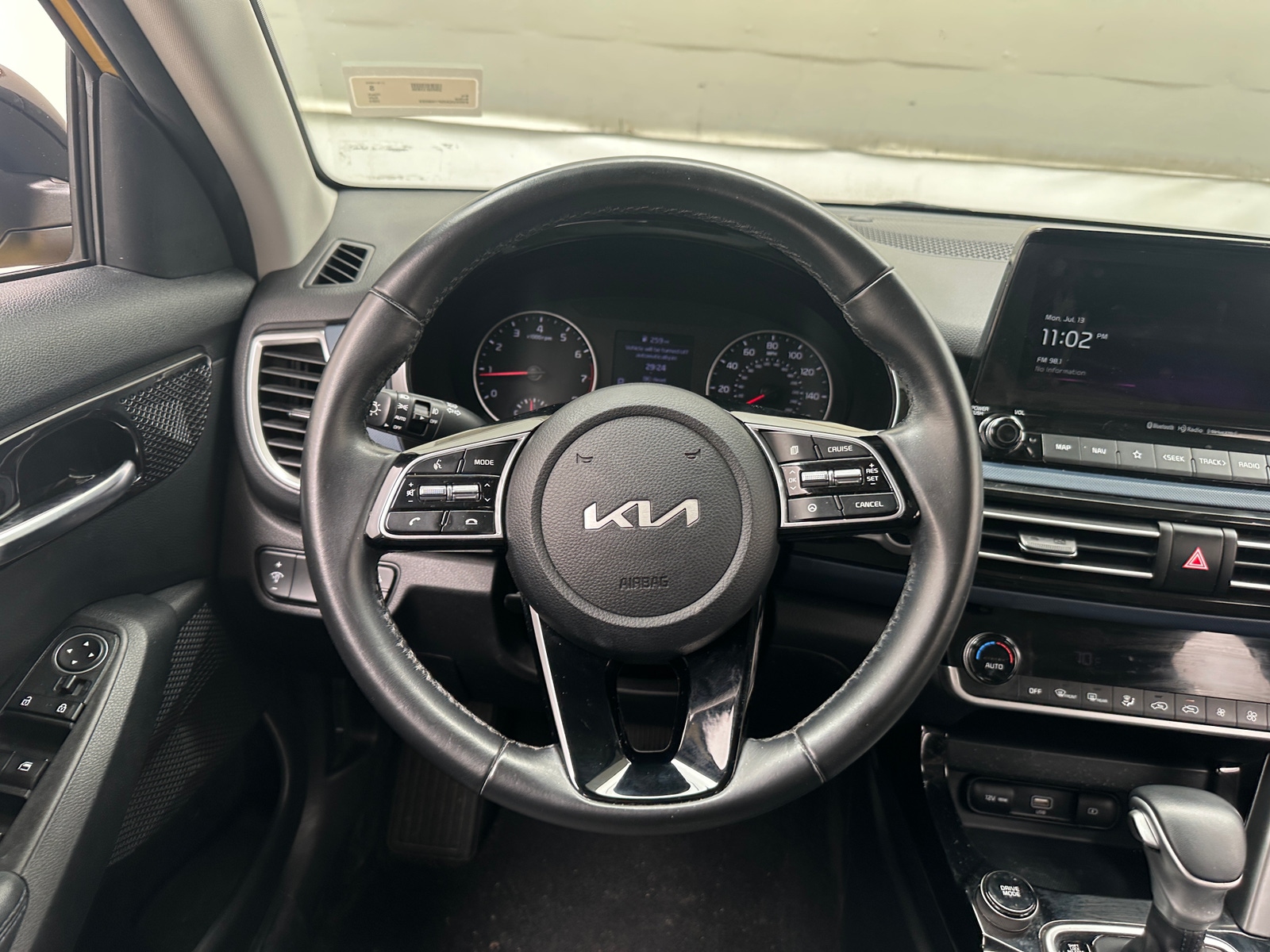 Thumbnail: 2023 Kia Seltos - 4