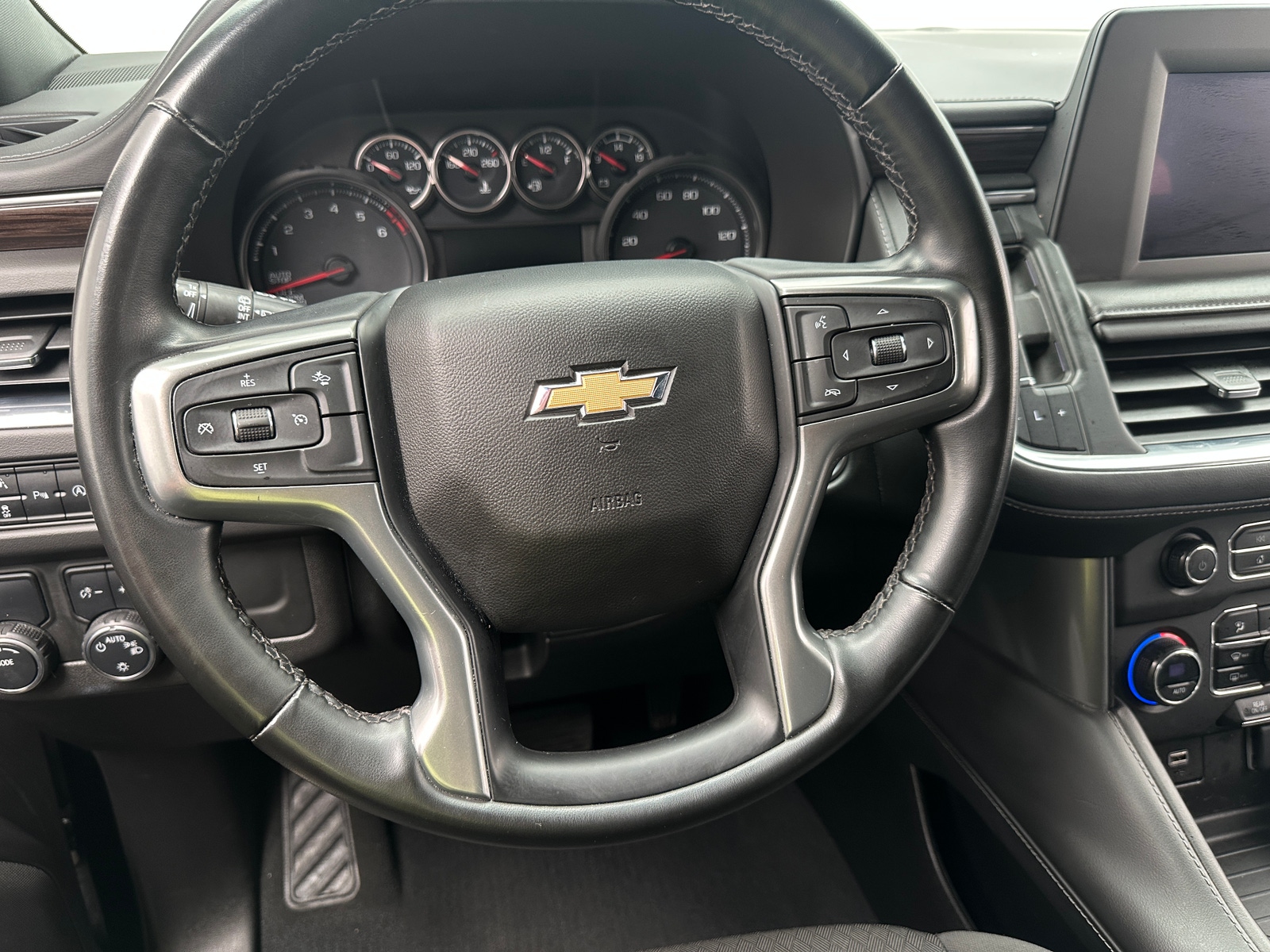 Thumbnail: 2023 Chevrolet Suburban - 5