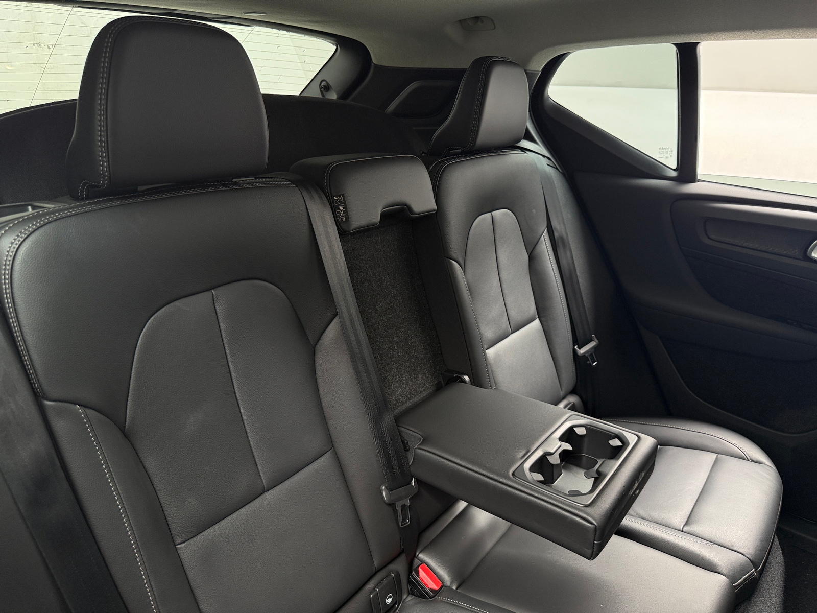 Thumbnail: 2026 Volvo XC40 - 6