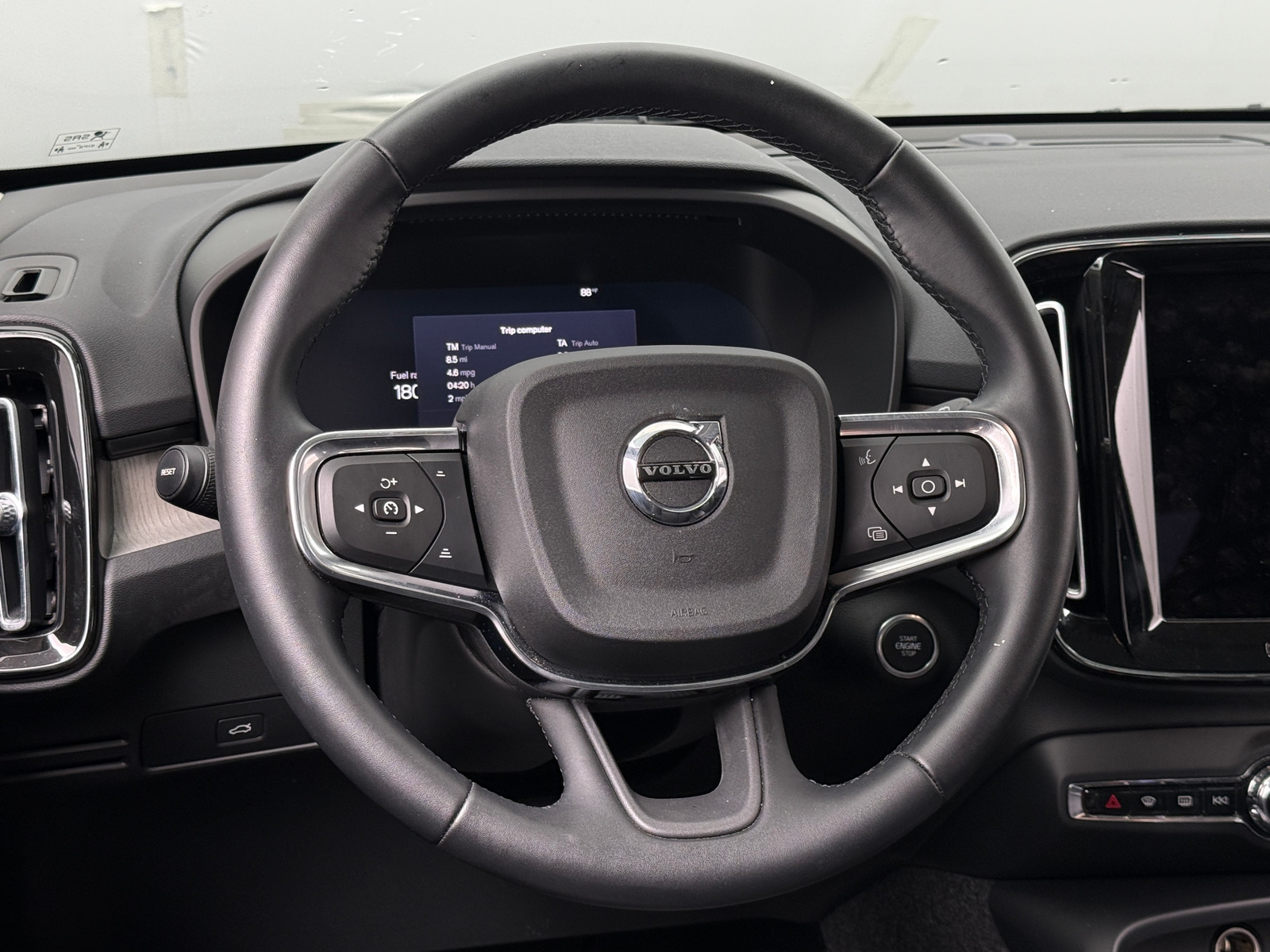 Thumbnail: 2026 Volvo XC40 - 5