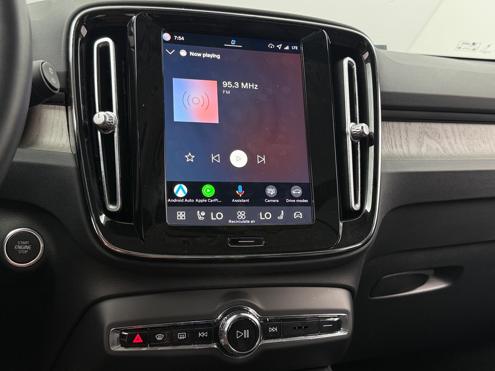Thumbnail: 2026 Volvo XC40 - 4