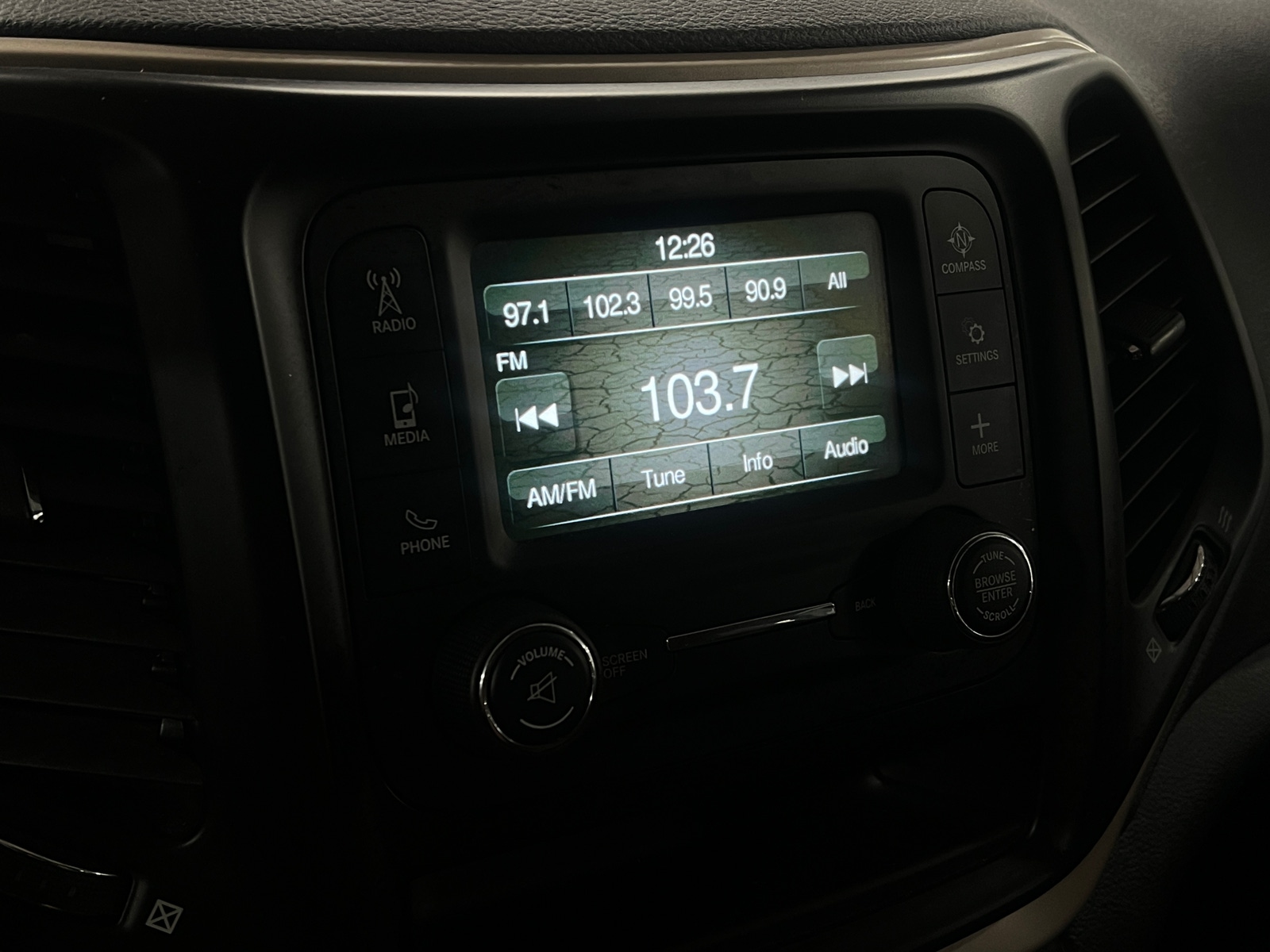 Thumbnail: 2018 Jeep Cherokee - 4