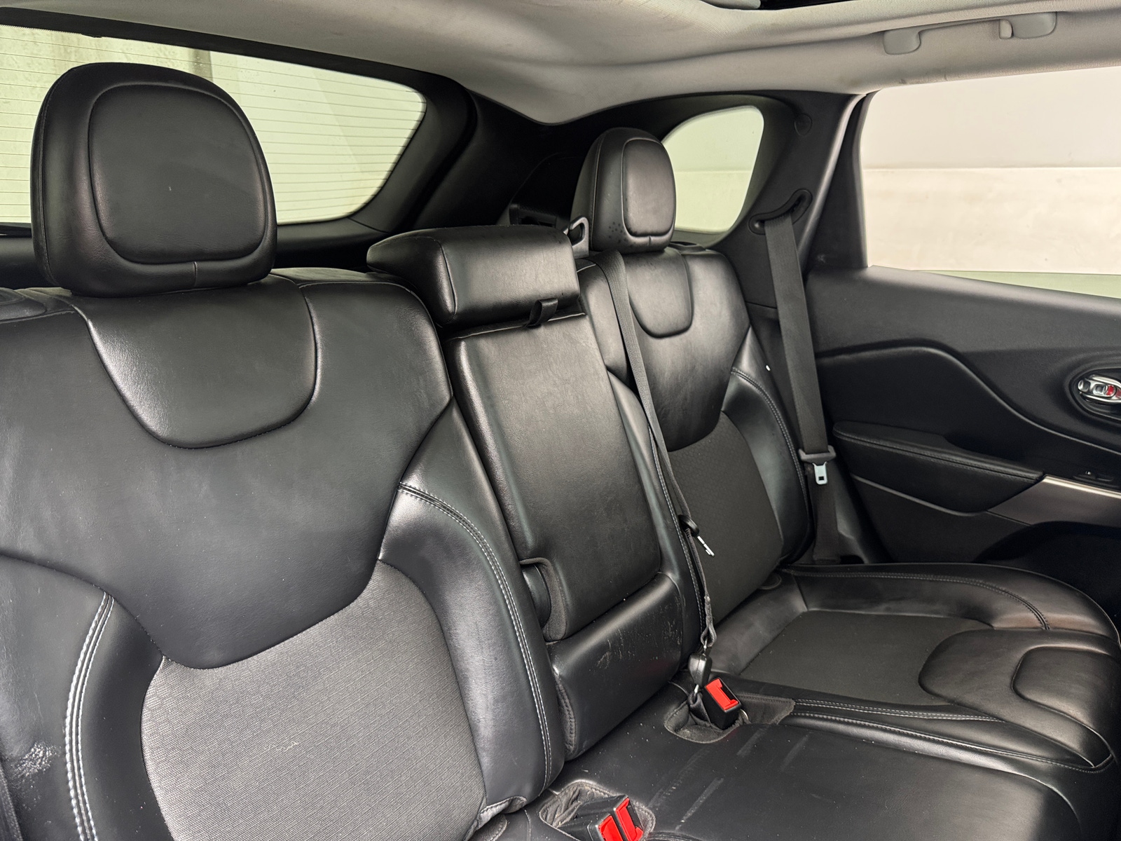 Thumbnail: 2020 Jeep Cherokee - 6