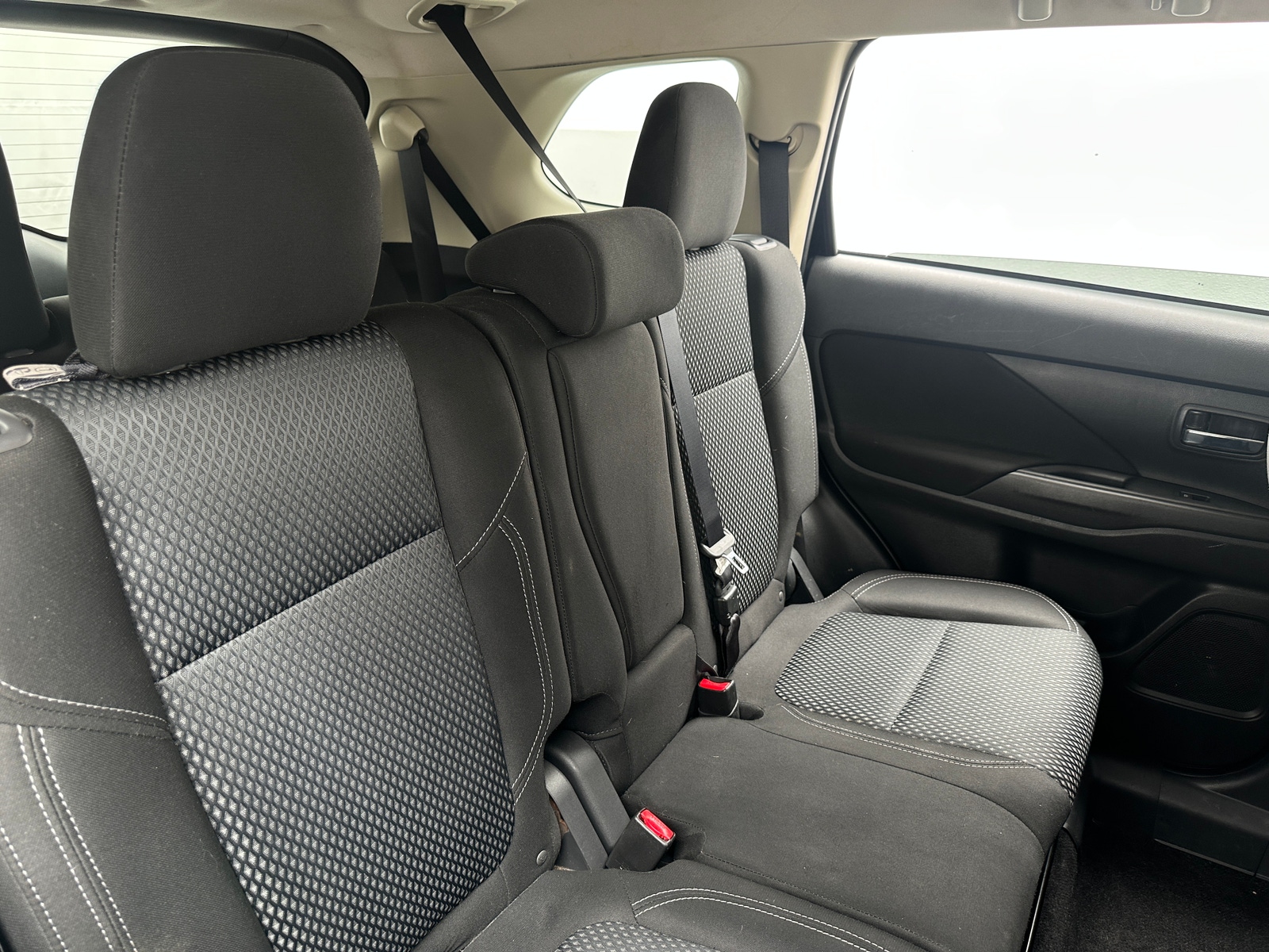 Thumbnail: 2020 Mitsubishi Outlander - 6