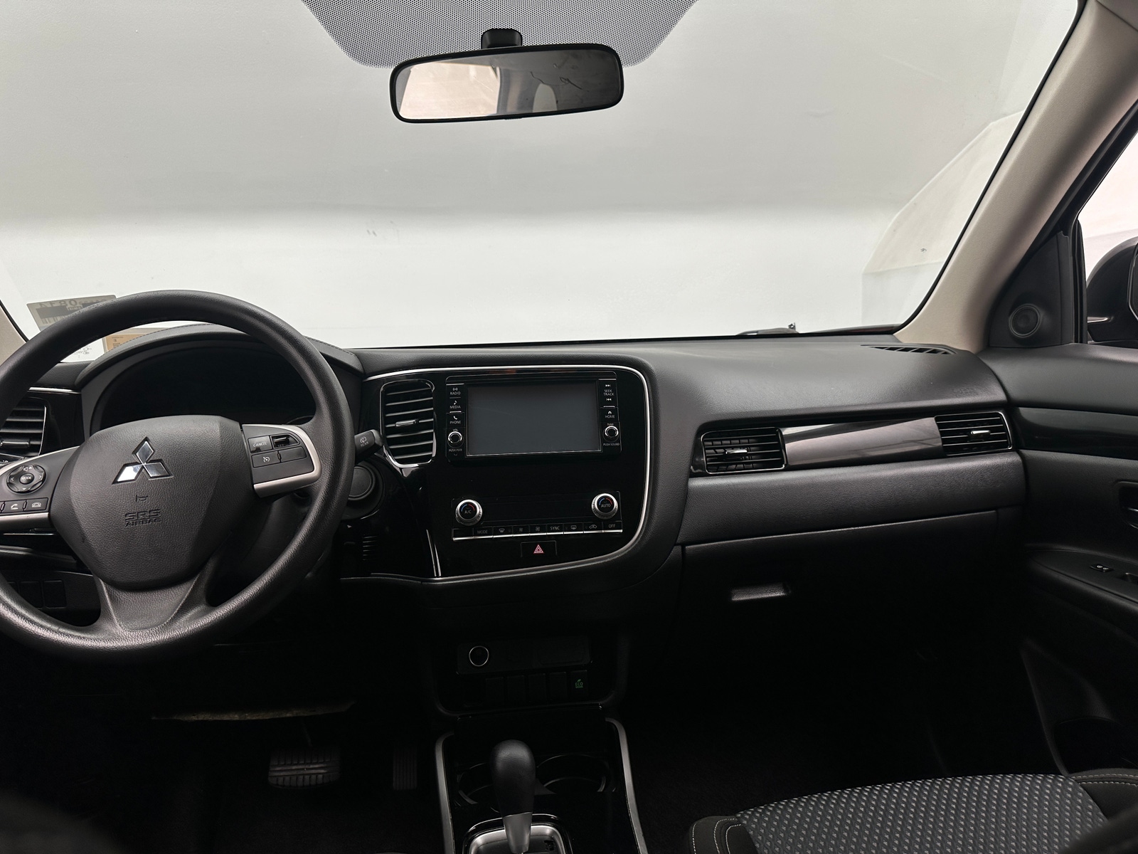 Thumbnail: 2020 Mitsubishi Outlander - 3