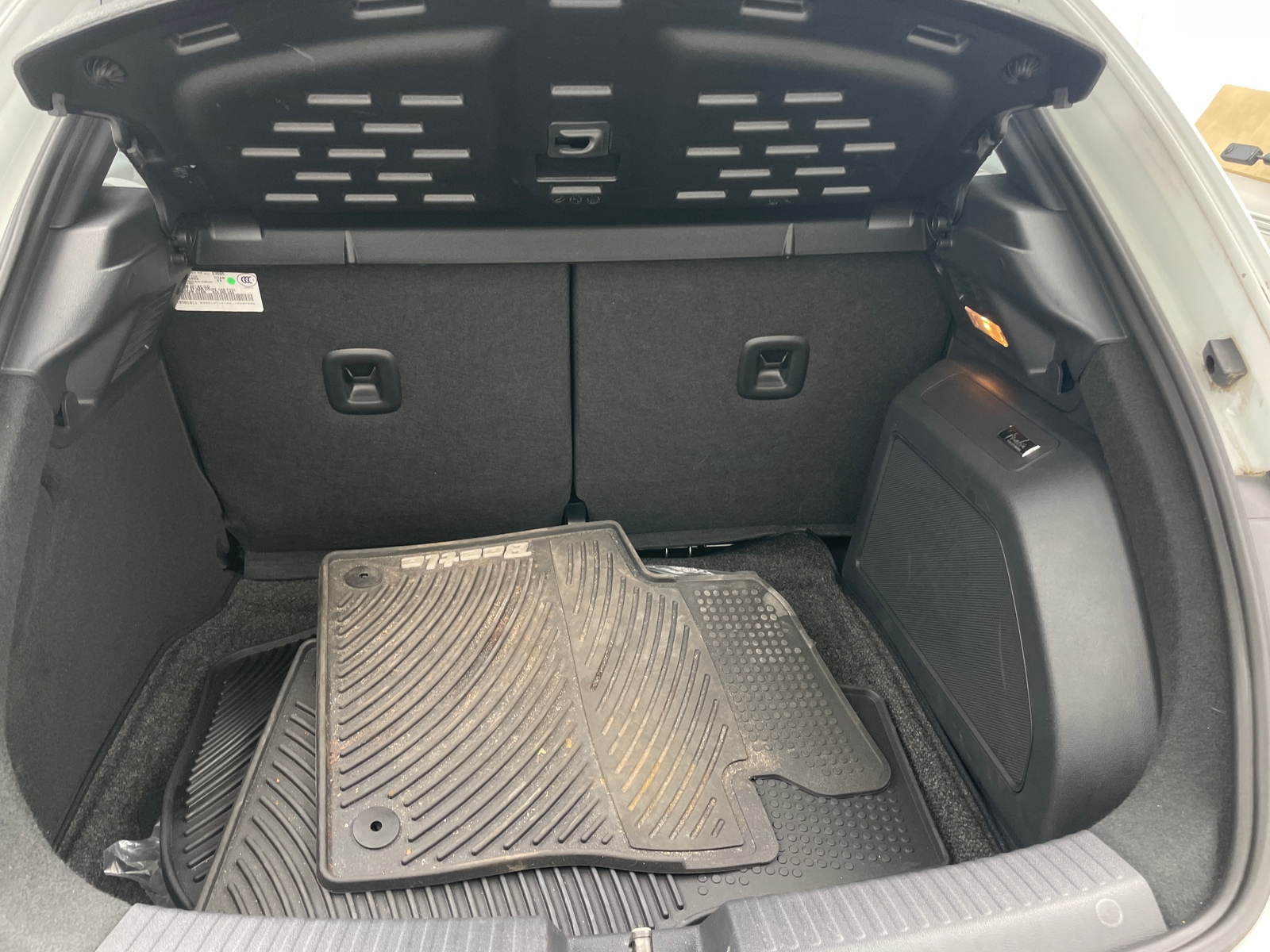 Thumbnail: 2019 Volkswagen Beetle - 6