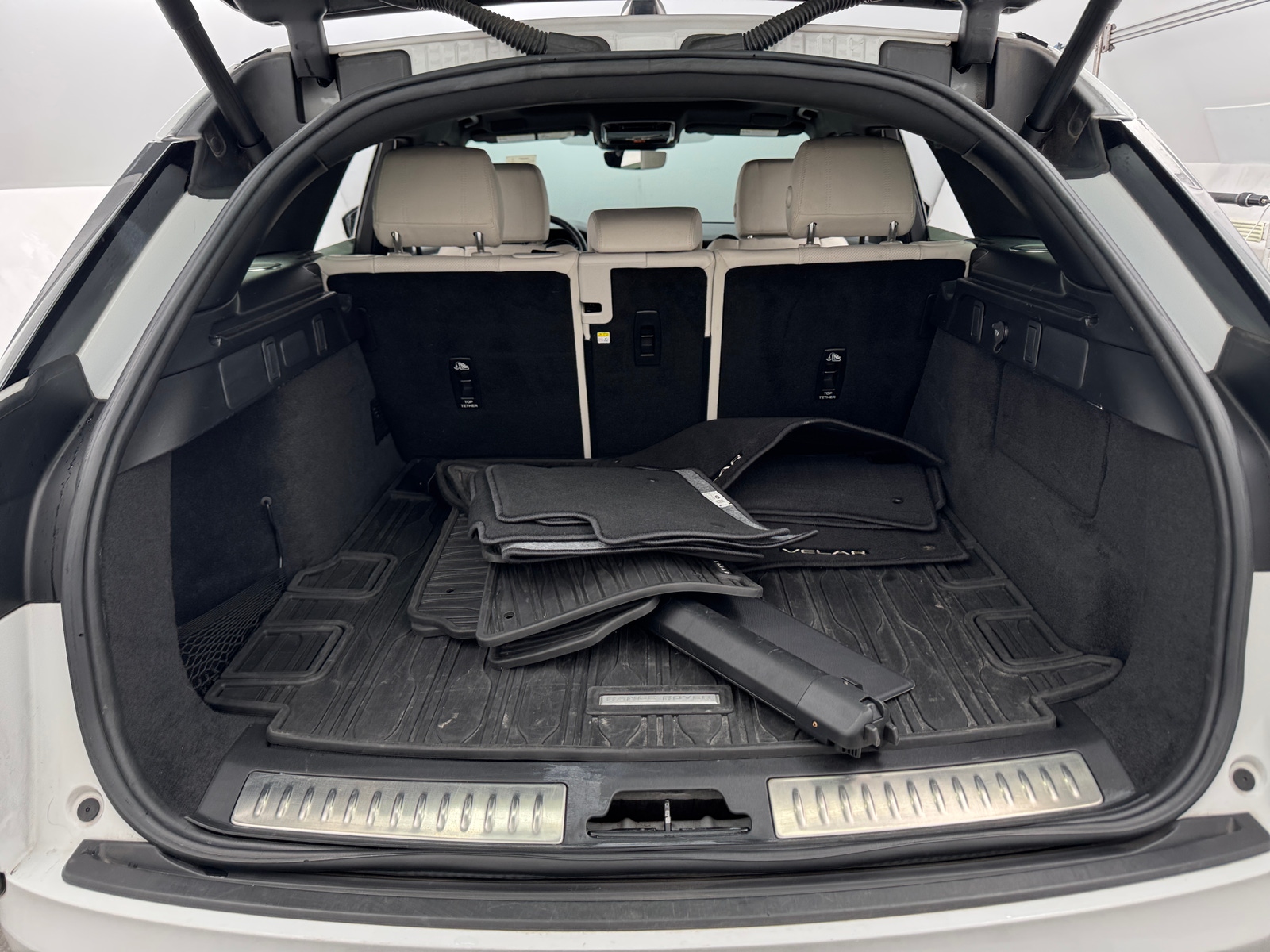 Thumbnail: 2021 Land Rover Range Rover Velar - 6
