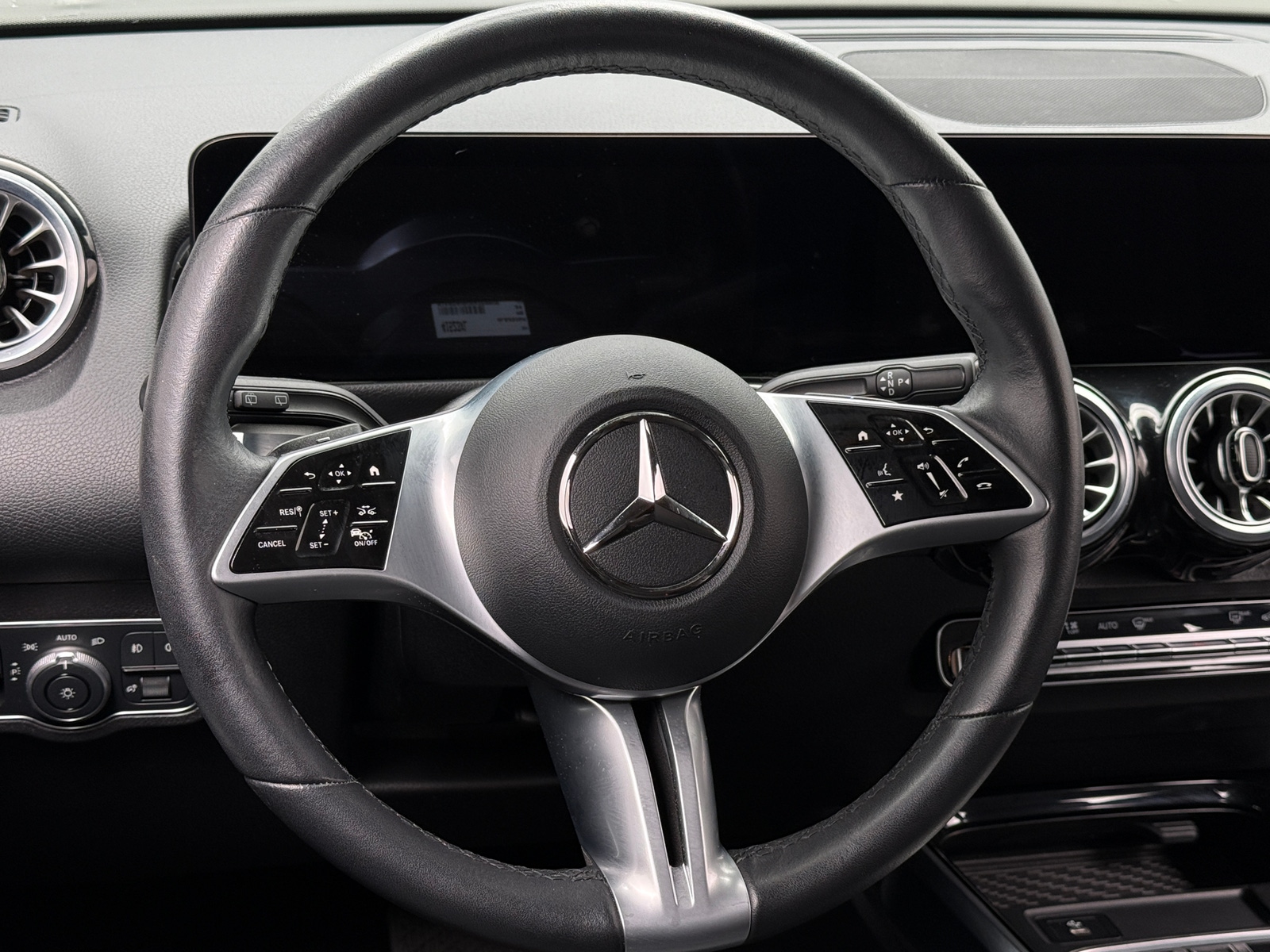 Thumbnail: 2024 Mercedes-Benz GLB - 4