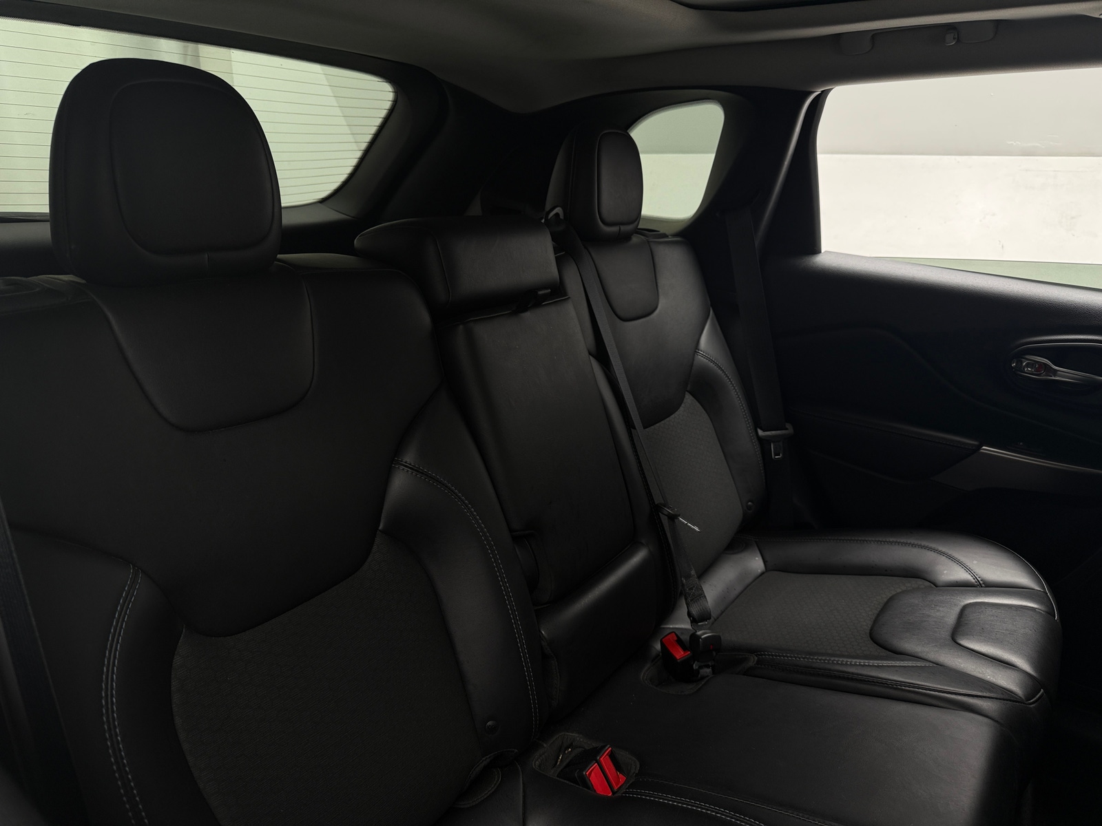Thumbnail: 2019 Jeep Cherokee - 6