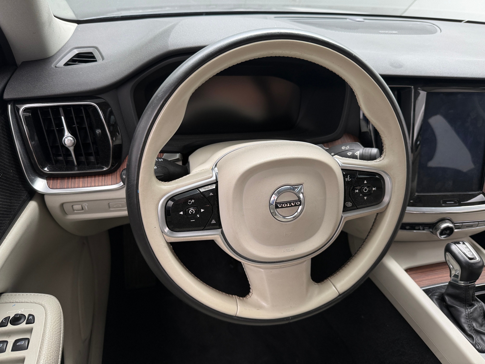 Thumbnail: 2020 Volvo S60 - 4