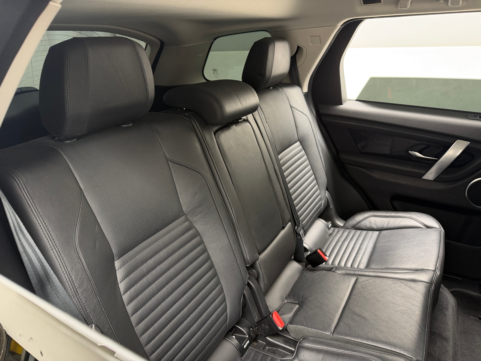 Thumbnail: 2020 Land Rover Discovery Sport - 5