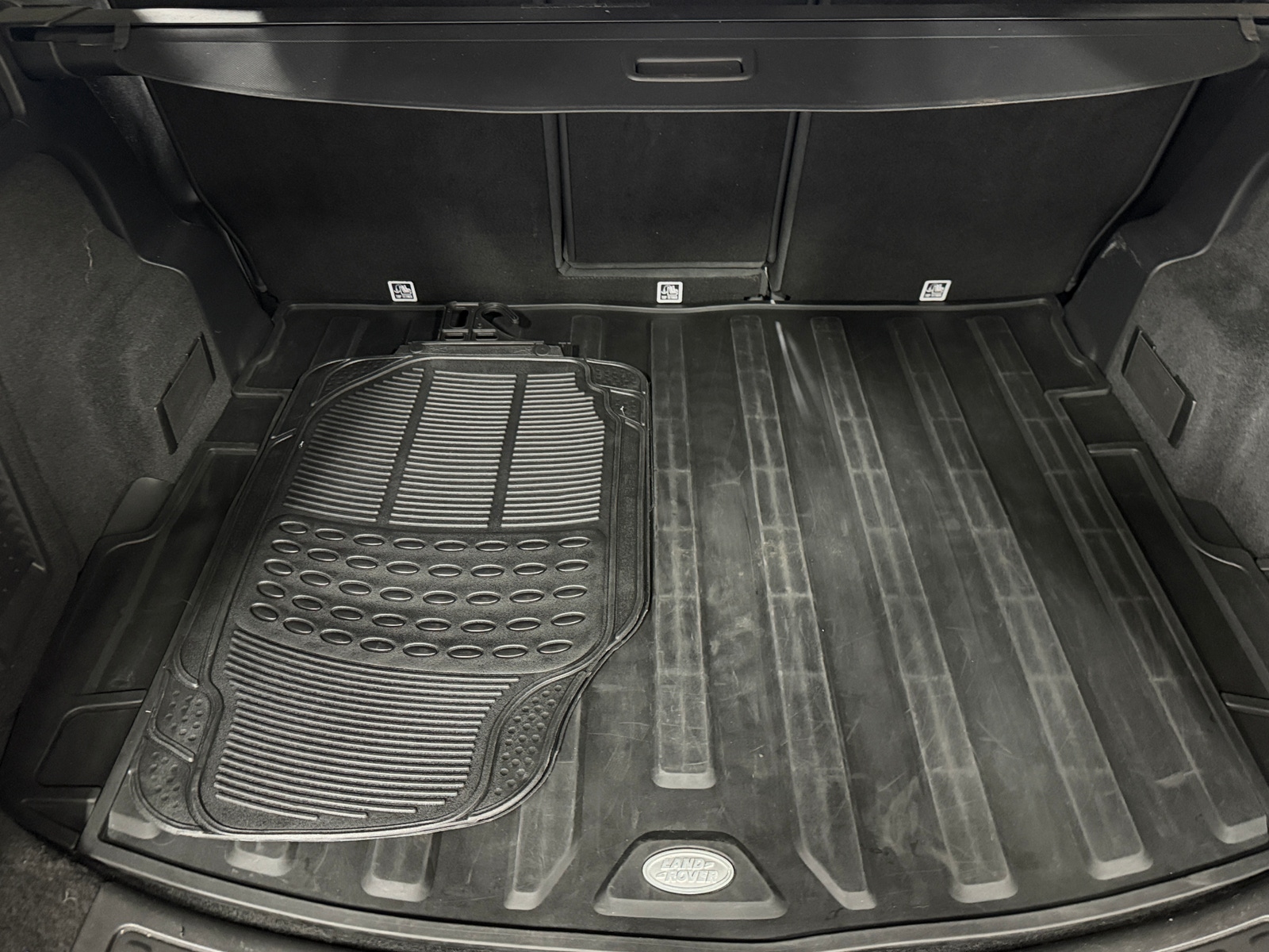 Thumbnail: 2020 Land Rover Discovery Sport - 6