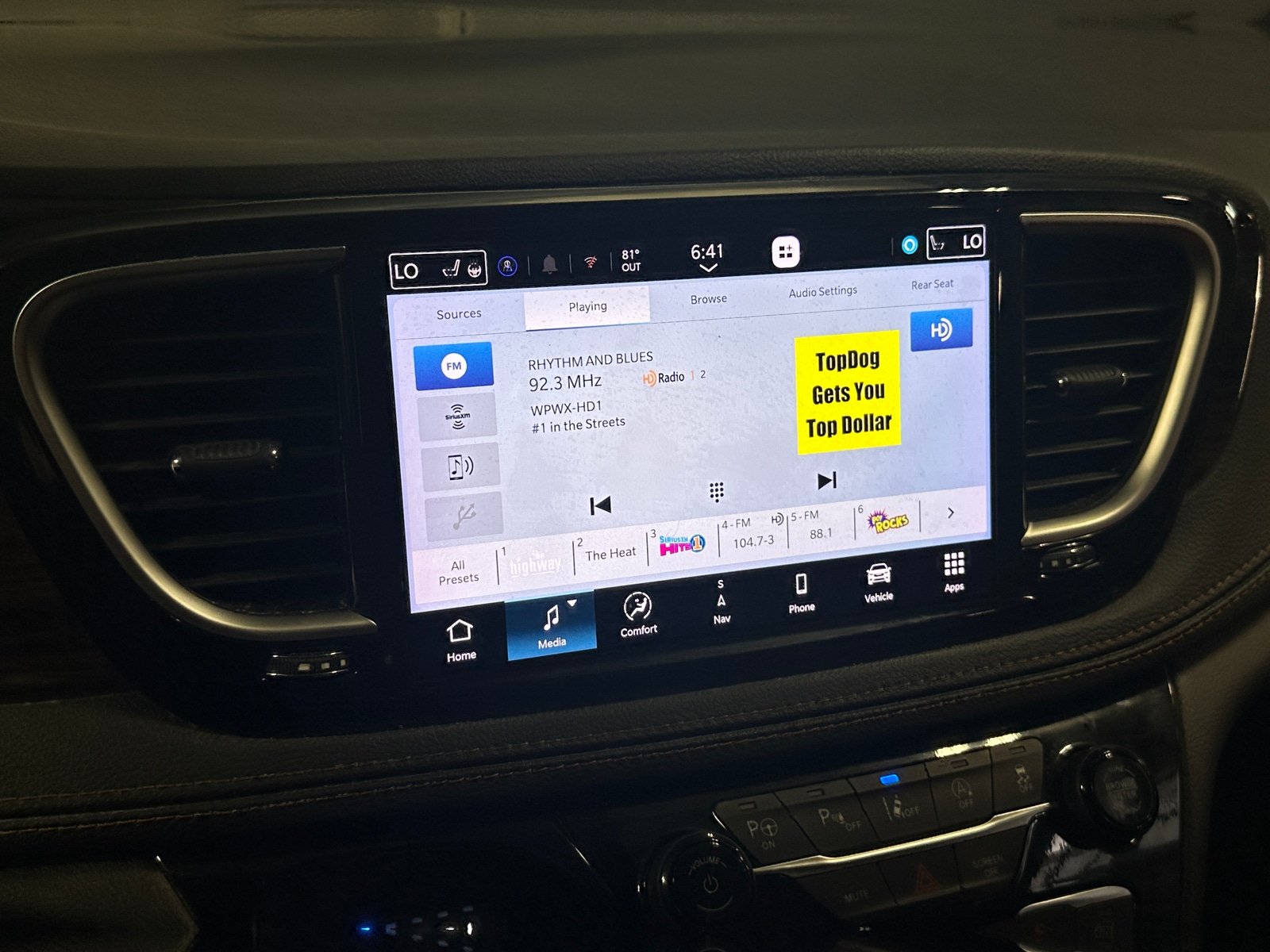 Thumbnail: 2021 Chrysler Pacifica - 3