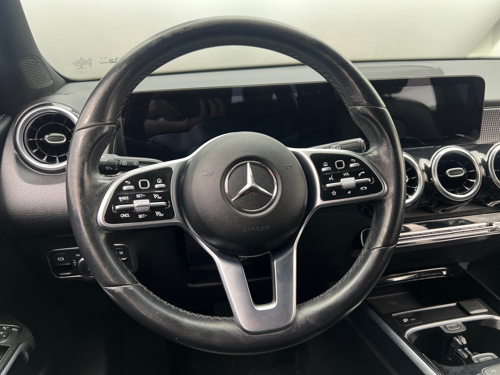 Thumbnail: 2022 Mercedes-Benz GLB - 4