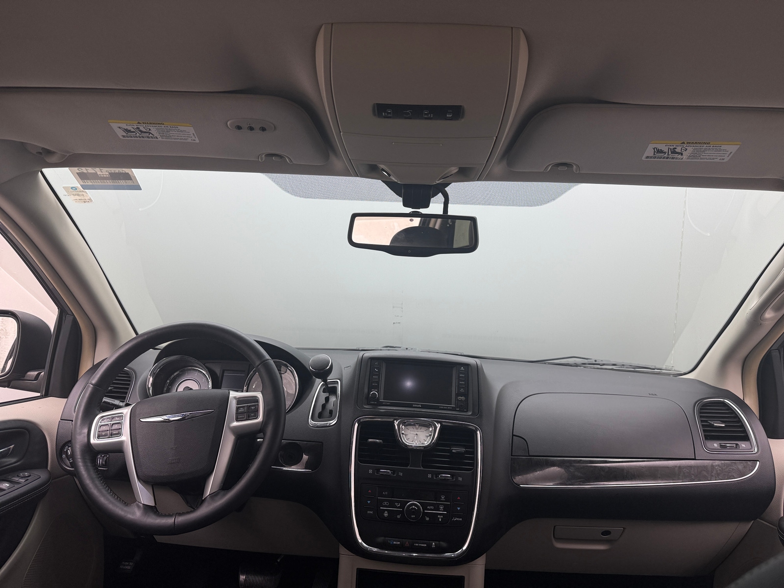 Thumbnail: 2015 Chrysler Town & Country - 2