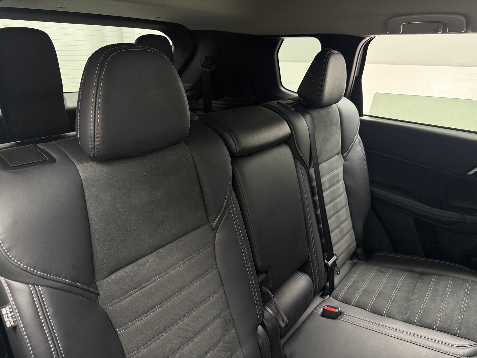 Thumbnail: 2025 Mitsubishi Outlander - 5