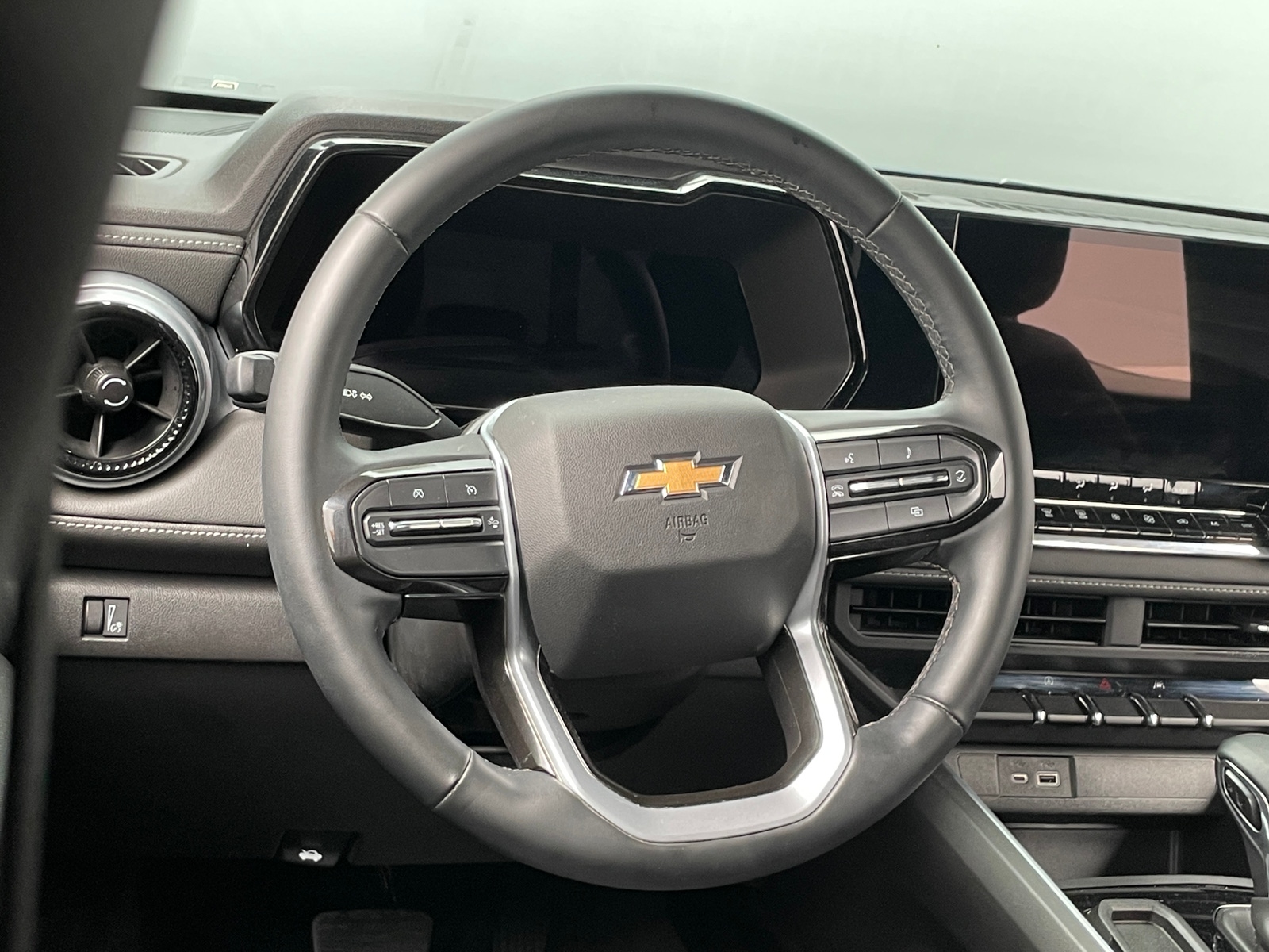 Thumbnail: 2023 Chevrolet Colorado - 5