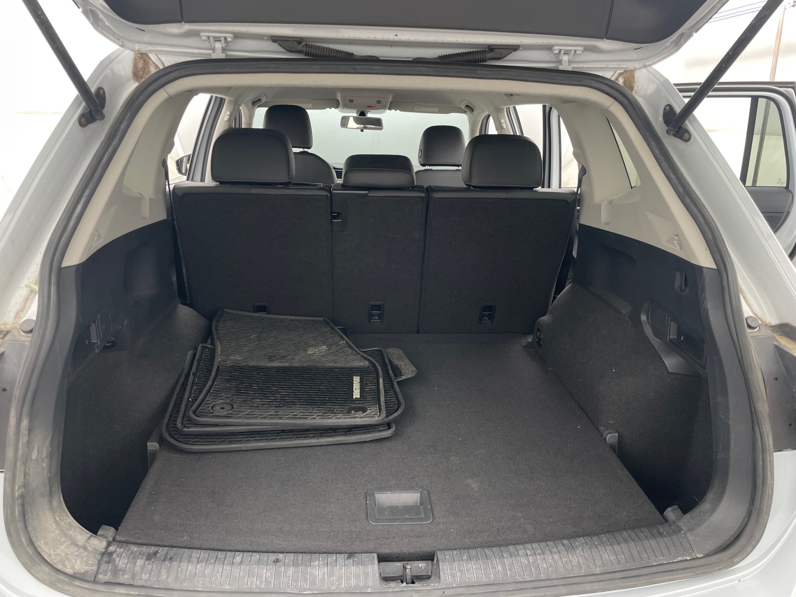 Thumbnail: 2018 Volkswagen Tiguan - 6