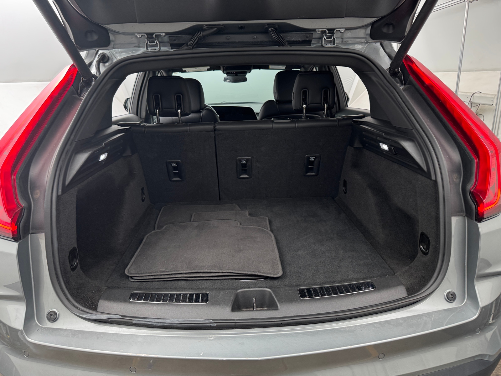 Thumbnail: 2025 Cadillac XT4 - 6
