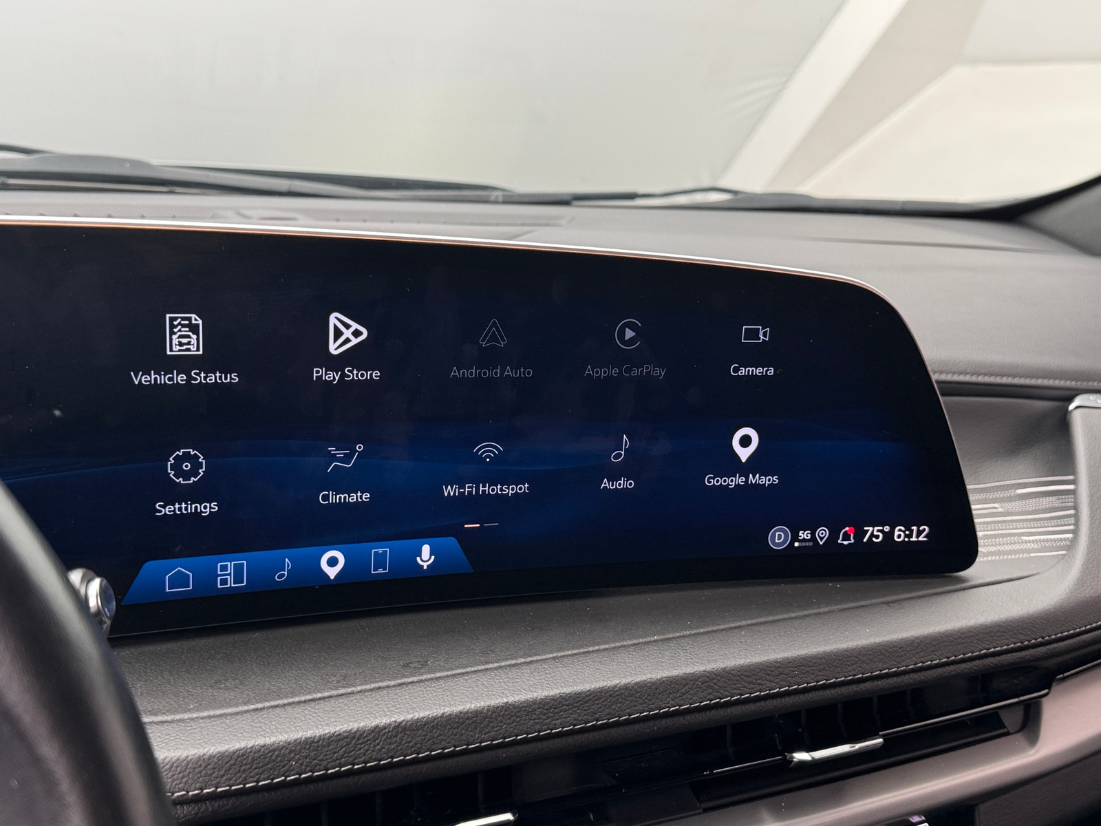Thumbnail: 2025 Cadillac XT4 - 3
