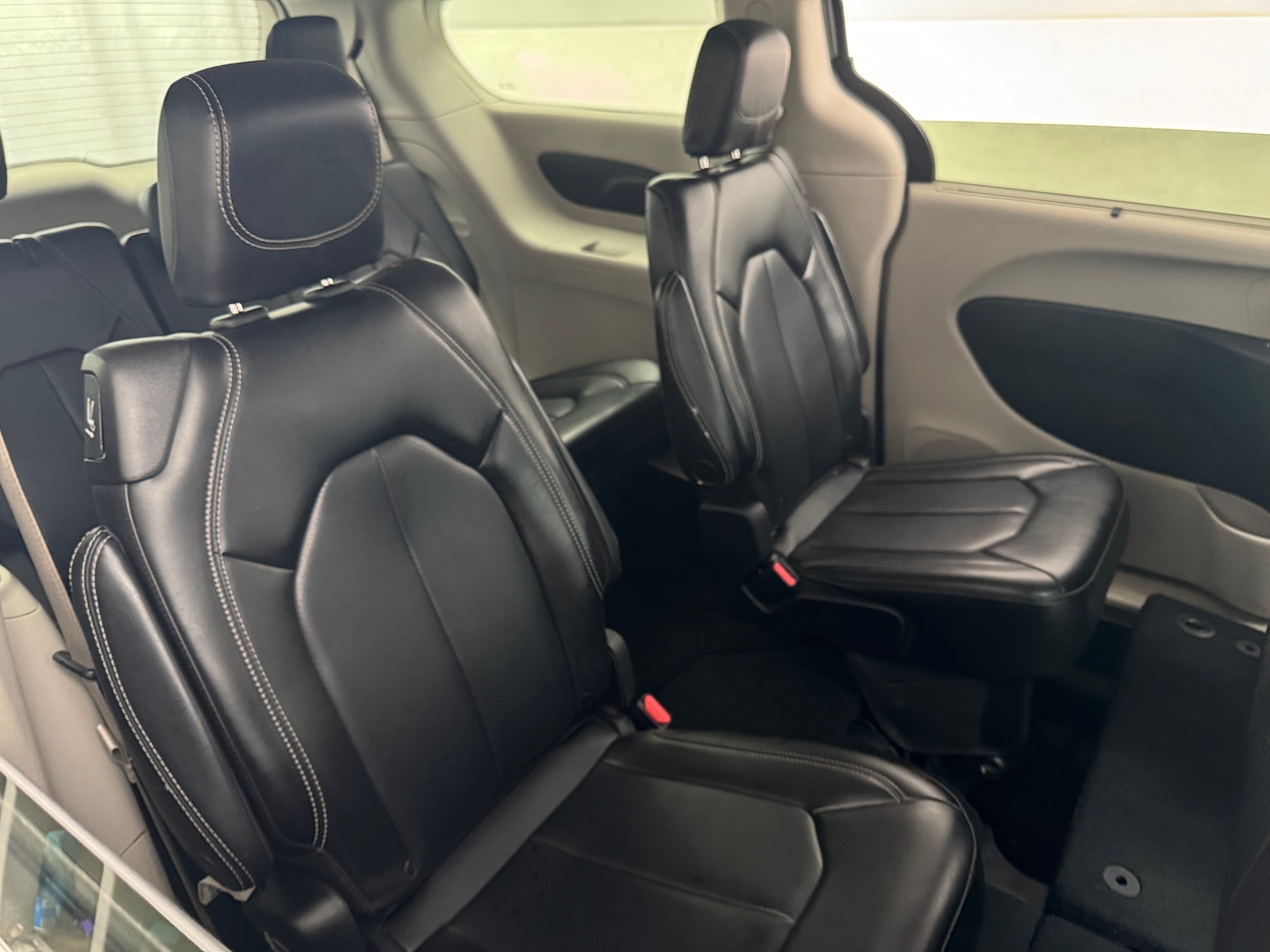 Thumbnail: 2023 Chrysler Pacifica - 5