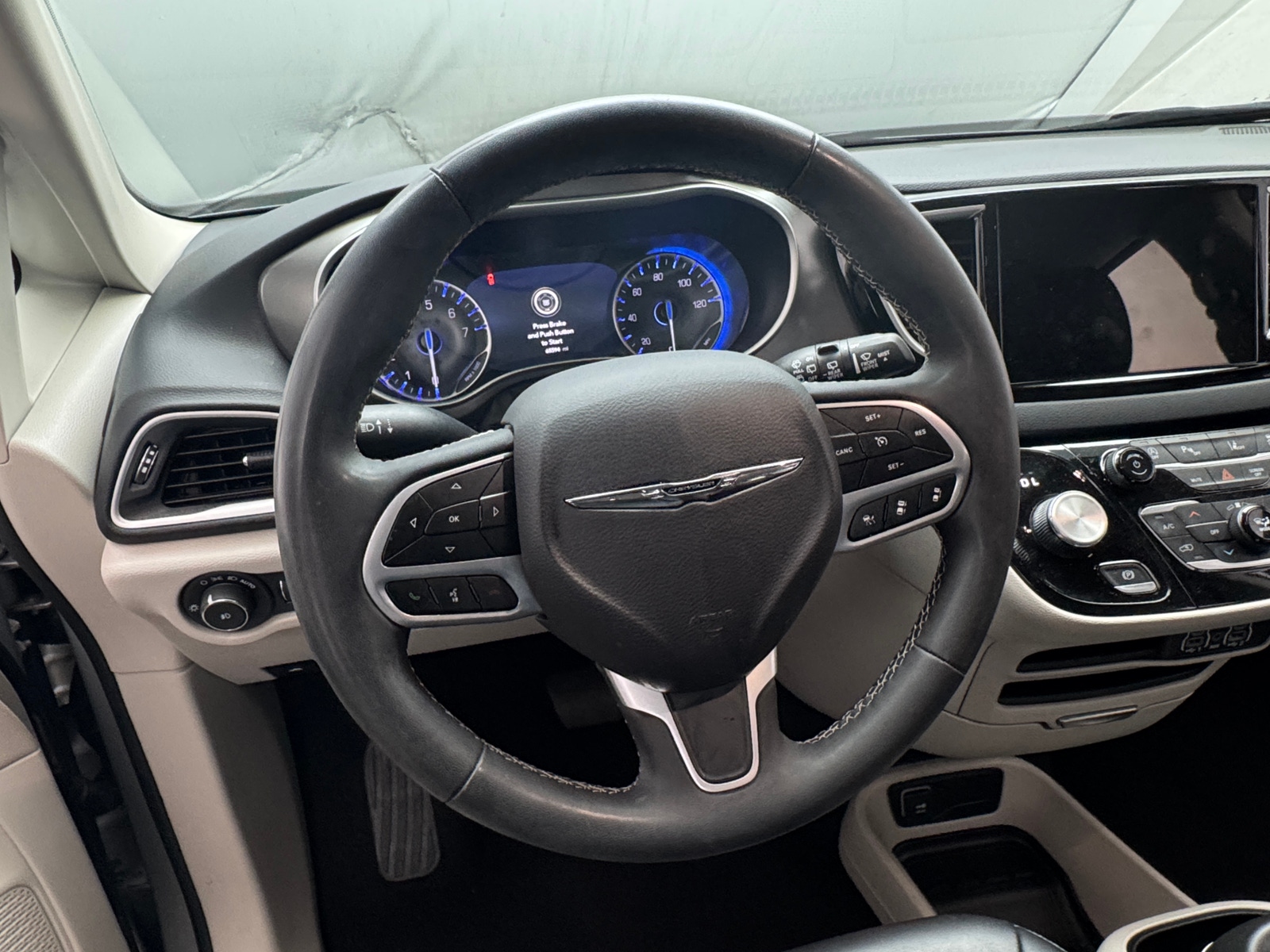 Thumbnail: 2023 Chrysler Pacifica - 4