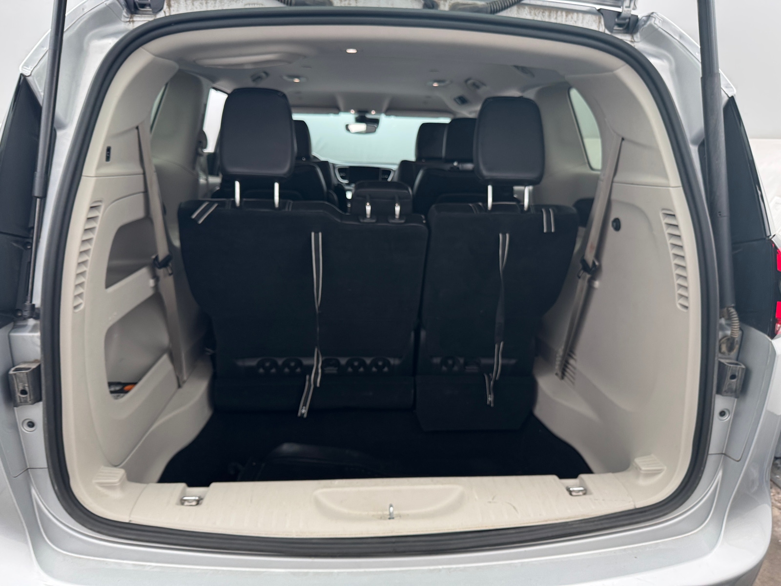 Thumbnail: 2023 Chrysler Pacifica - 6