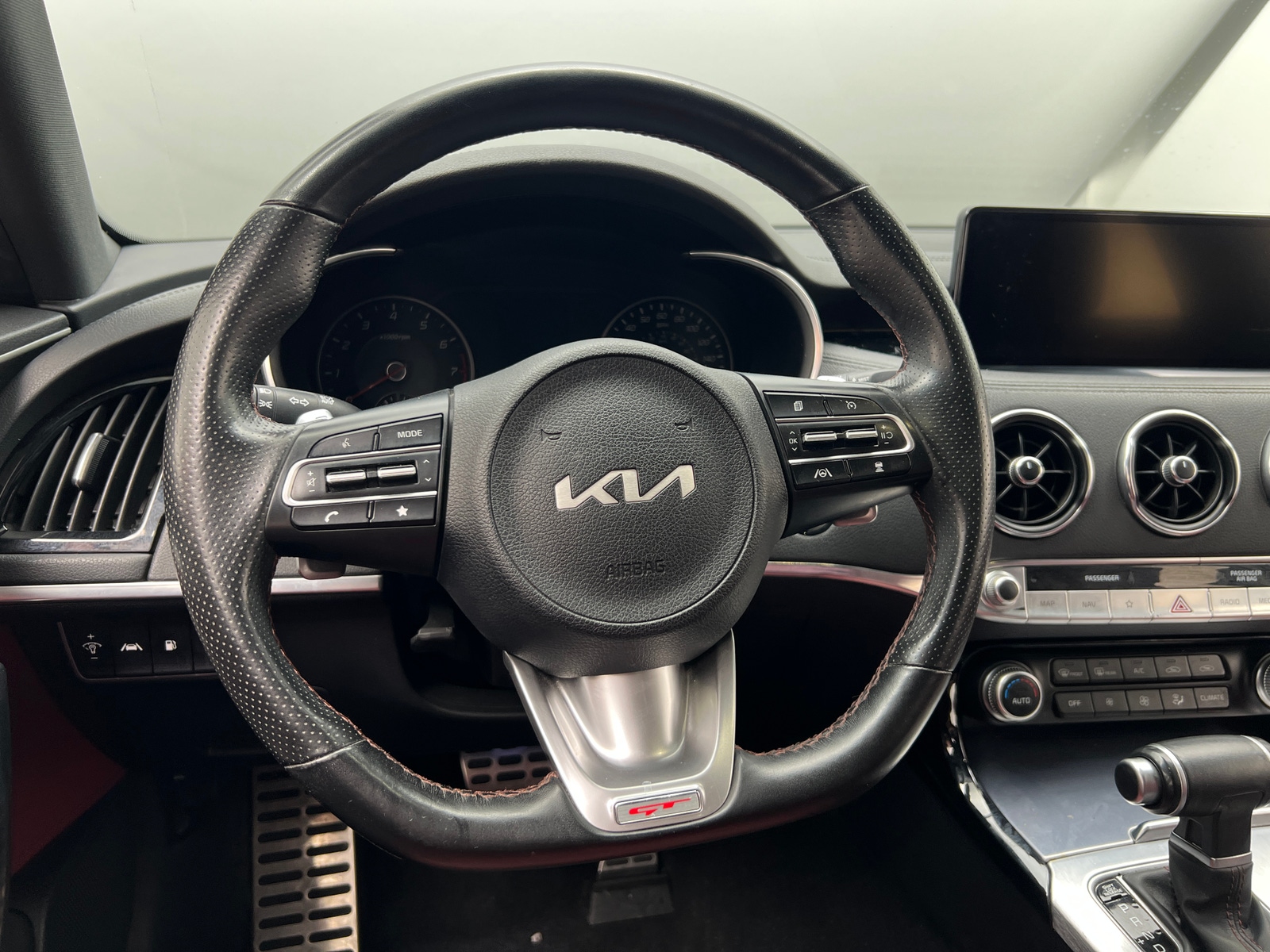 Thumbnail: 2022 Kia Stinger - 4