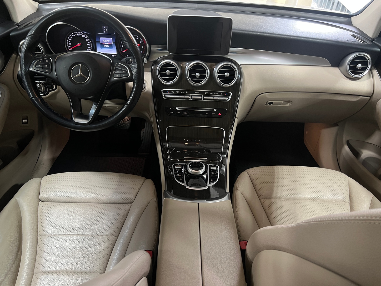 Thumbnail: 2019 Mercedes-Benz GLC - 2