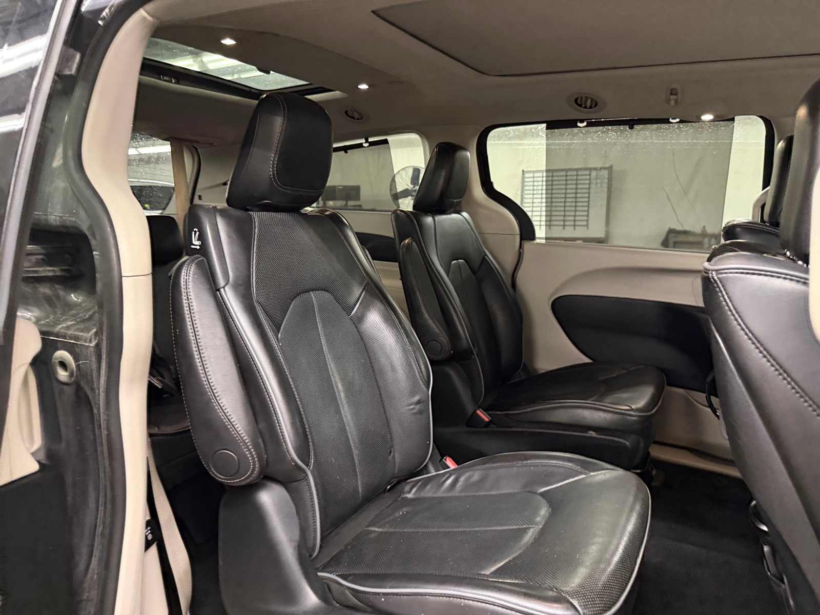 Thumbnail: 2018 Chrysler Pacifica - 5