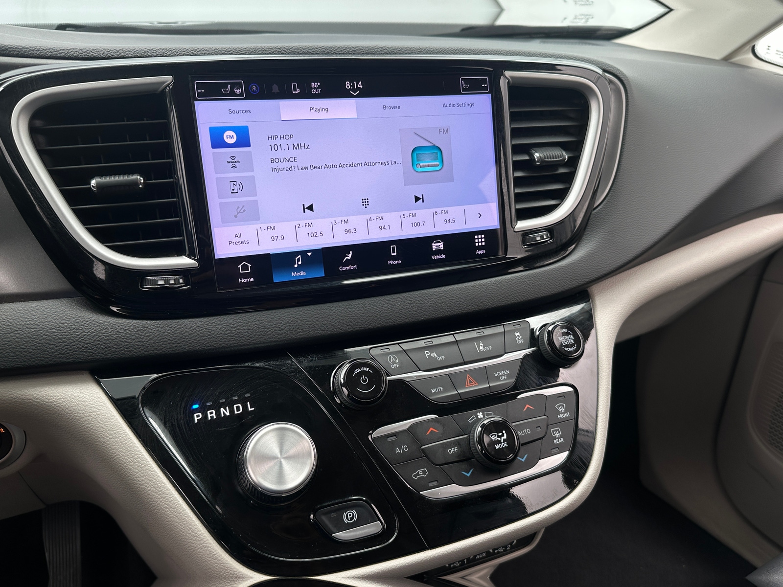 Thumbnail: 2024 Chrysler Pacifica - 3