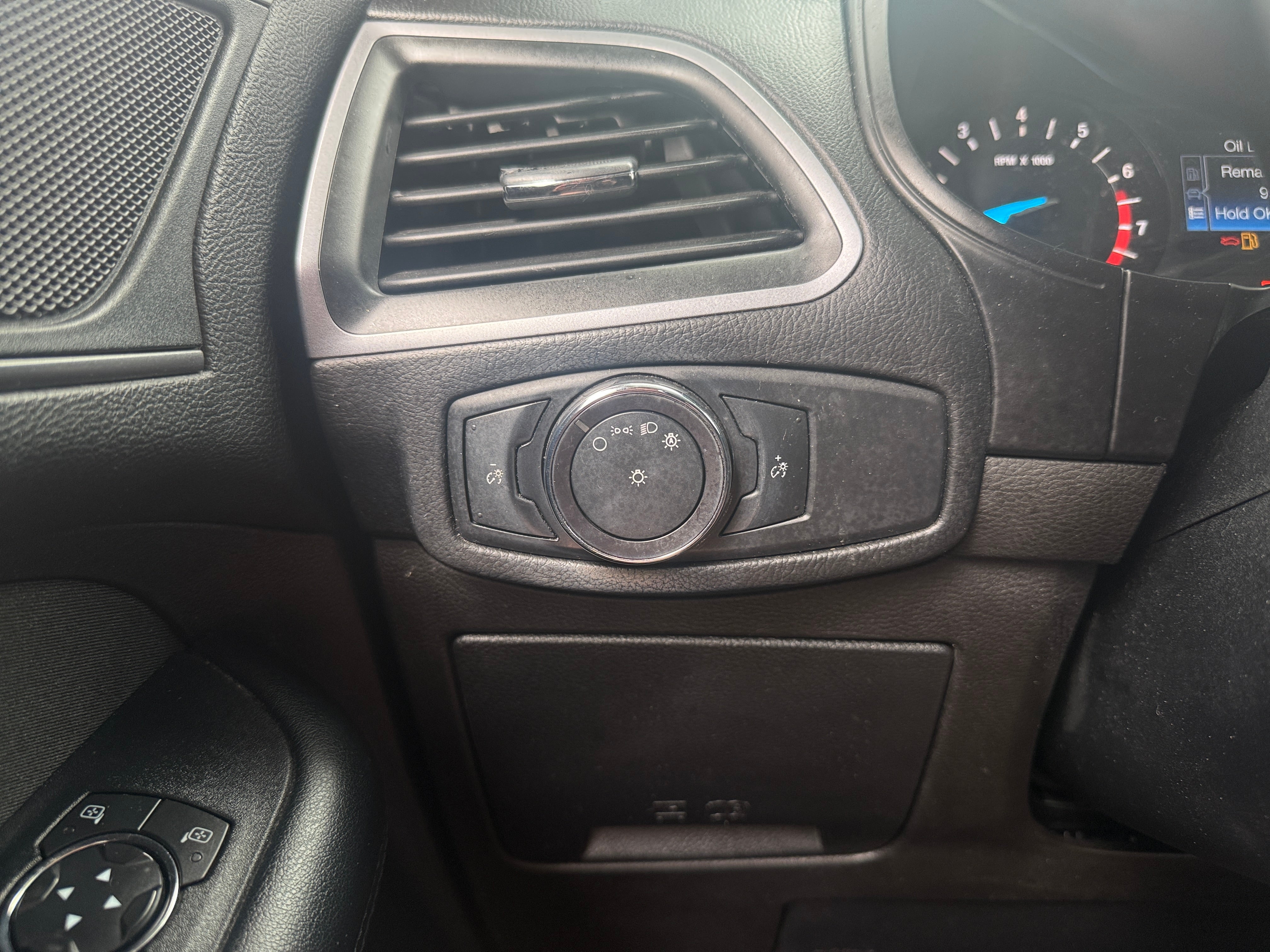 2018 Ford Edge SE - Photo 9