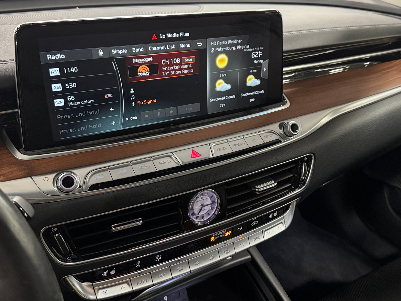 Thumbnail: 2019 Kia K900 - 3