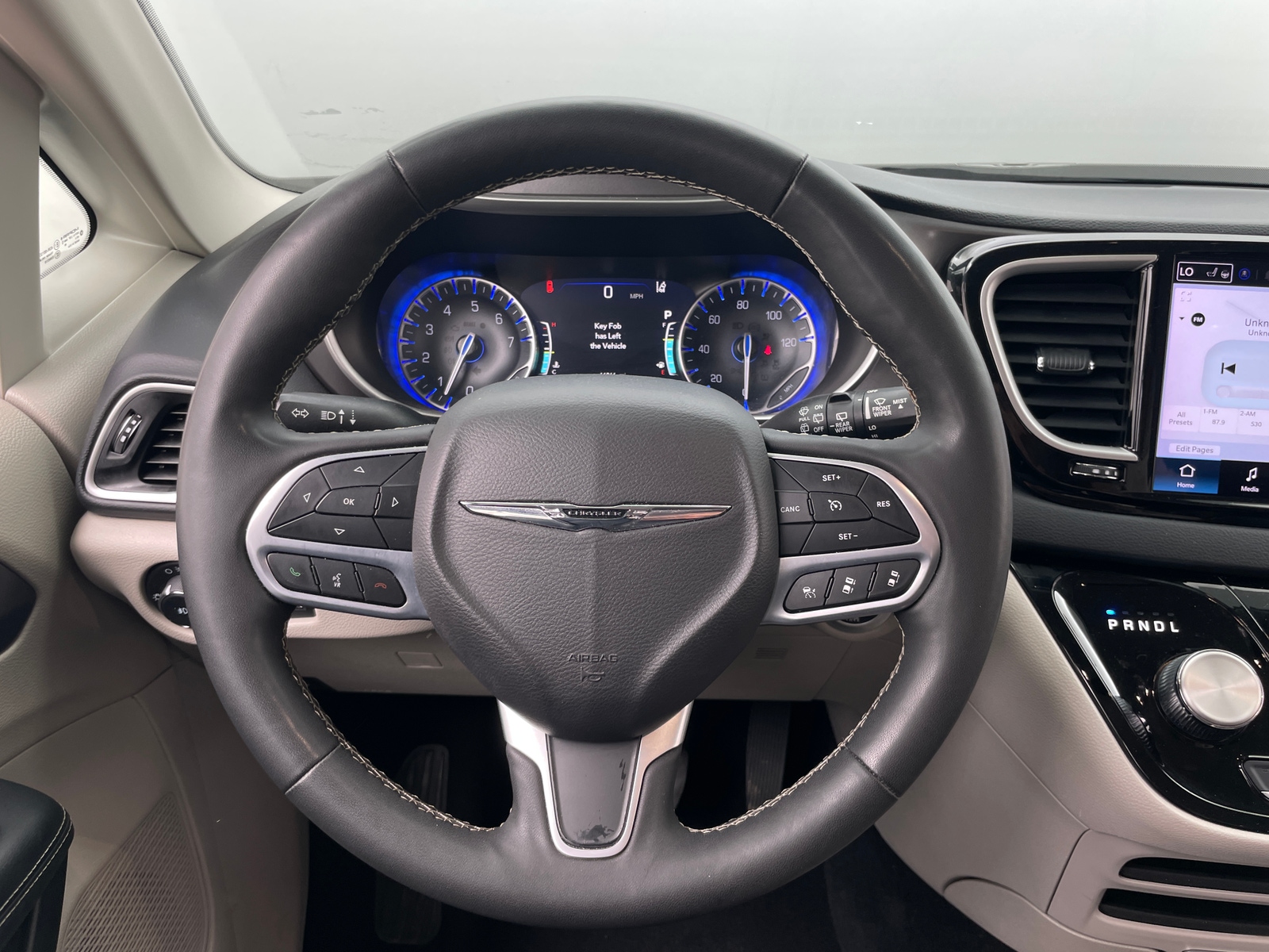 Thumbnail: 2023 Chrysler Pacifica - 4