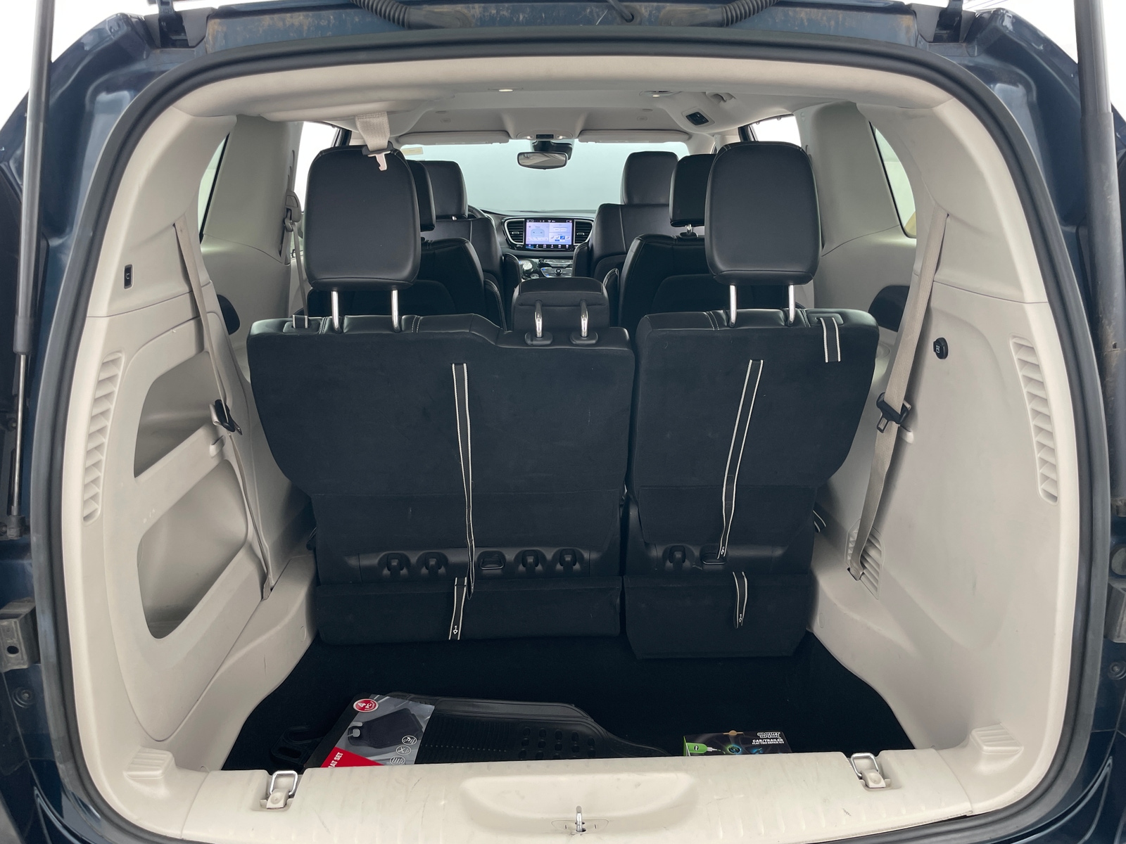 Thumbnail: 2023 Chrysler Pacifica - 6
