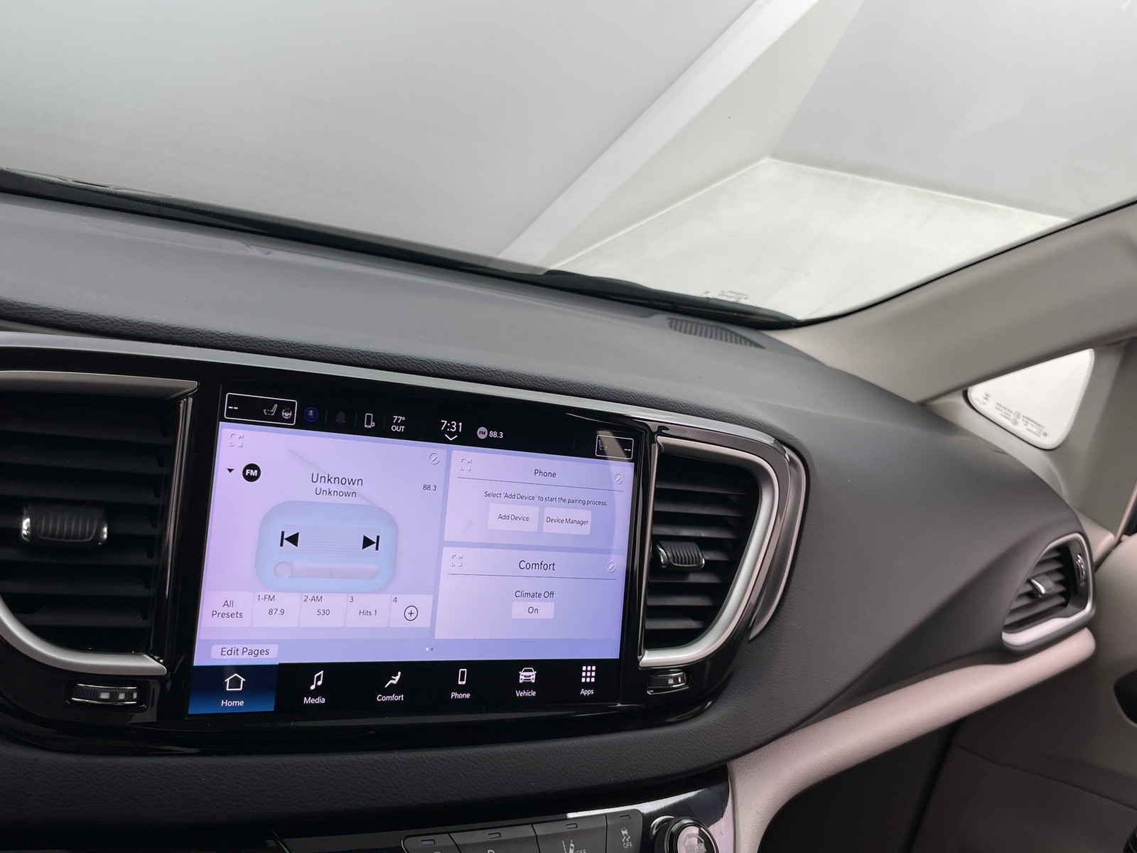 Thumbnail: 2023 Chrysler Pacifica - 3