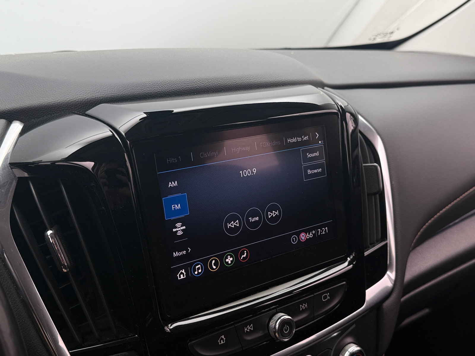 Thumbnail: 2020 Chevrolet Traverse - 4